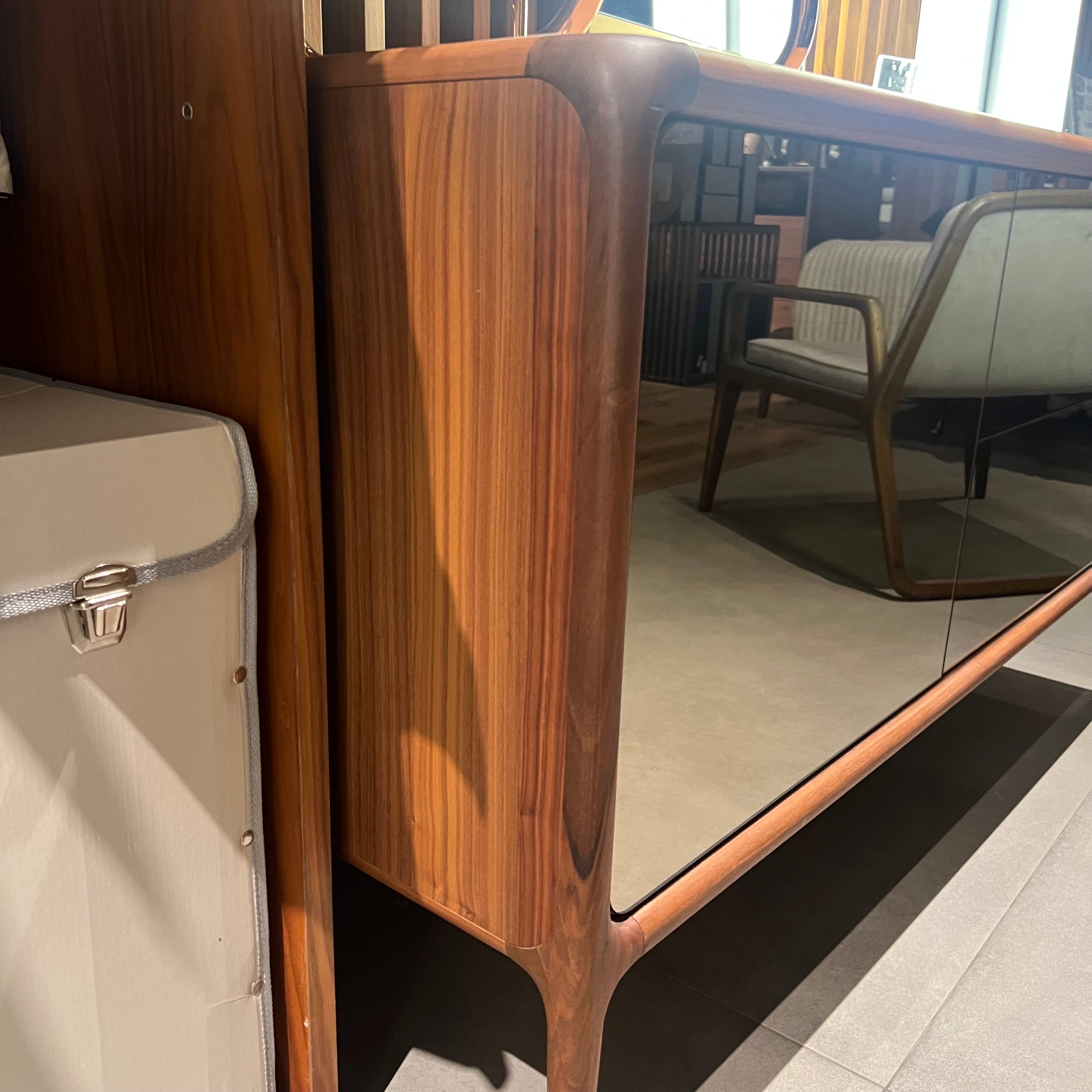 Display Item - Icon Dresser+Mirror+Shelf Icon001-Dresser Nakheel -  DISPLAY ITEM - ebarza Furniture UAE | Shop Modern Furniture in Abu Dhabi & Dubai - مفروشات ايبازرا في الامارات | تسوق اثاث عصري وديكورات مميزة في دبي وابوظبي