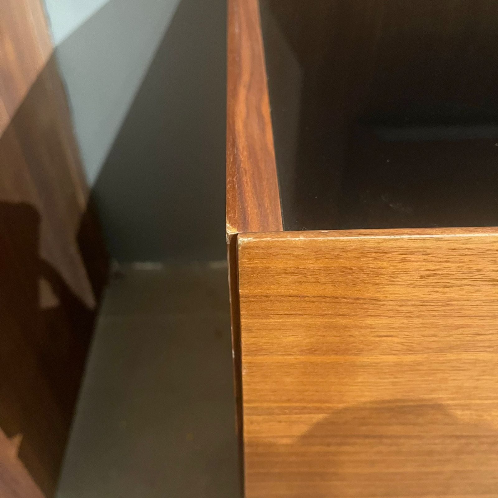Nills Furniture Design Icona TV unit in a modern wooden finish, with open shelves and space for a flat-screen TV.