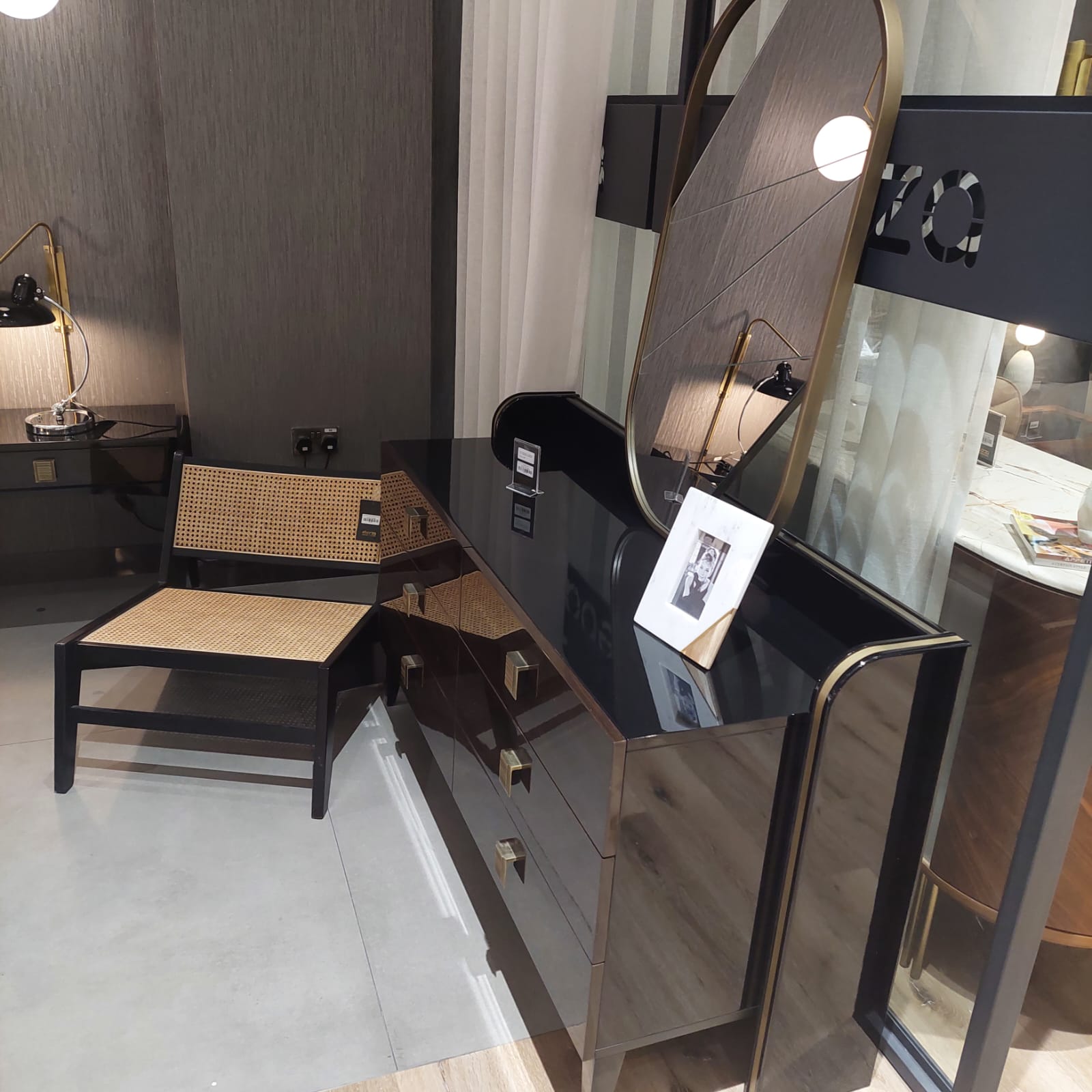 Display Item Kant Dresser & Mirror Kant-Dresser+Mirror-Nakheel -  DISPLAY ITEM - ebarza Furniture UAE | Shop Modern Furniture in Abu Dhabi & Dubai - مفروشات ايبازرا في الامارات | تسوق اثاث عصري وديكورات مميزة في دبي وابوظبي