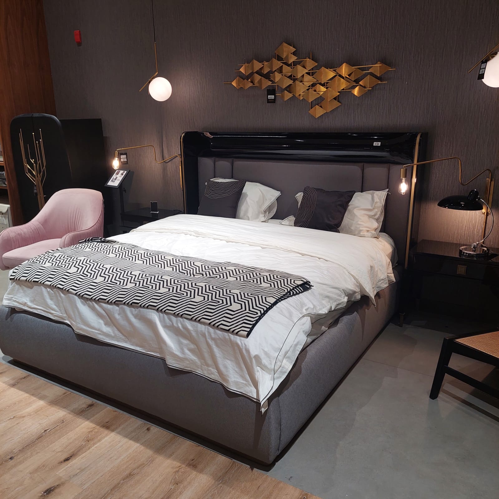 Display Item Kant King Size Bedstead With Storage & 2x Bedside table  Kant-Bedking-Nakheel -  DISPLAY ITEM - ebarza Furniture UAE | Shop Modern Furniture in Abu Dhabi & Dubai - مفروشات ايبازرا في الامارات | تسوق اثاث عصري وديكورات مميزة في دبي وابوظبي