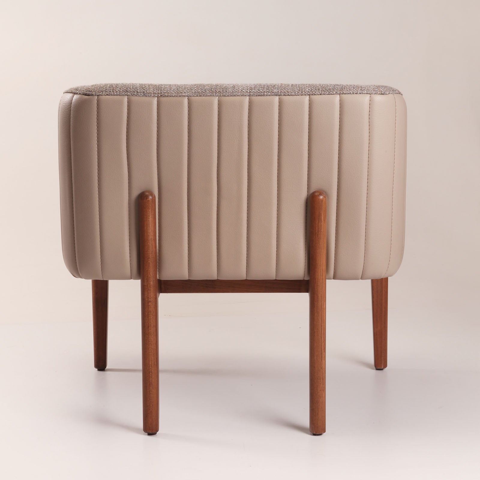 Grey Kenn Lounge Chair by KYS Mobilya Tasarim, displayed as a stylish modern lounge seating piece.