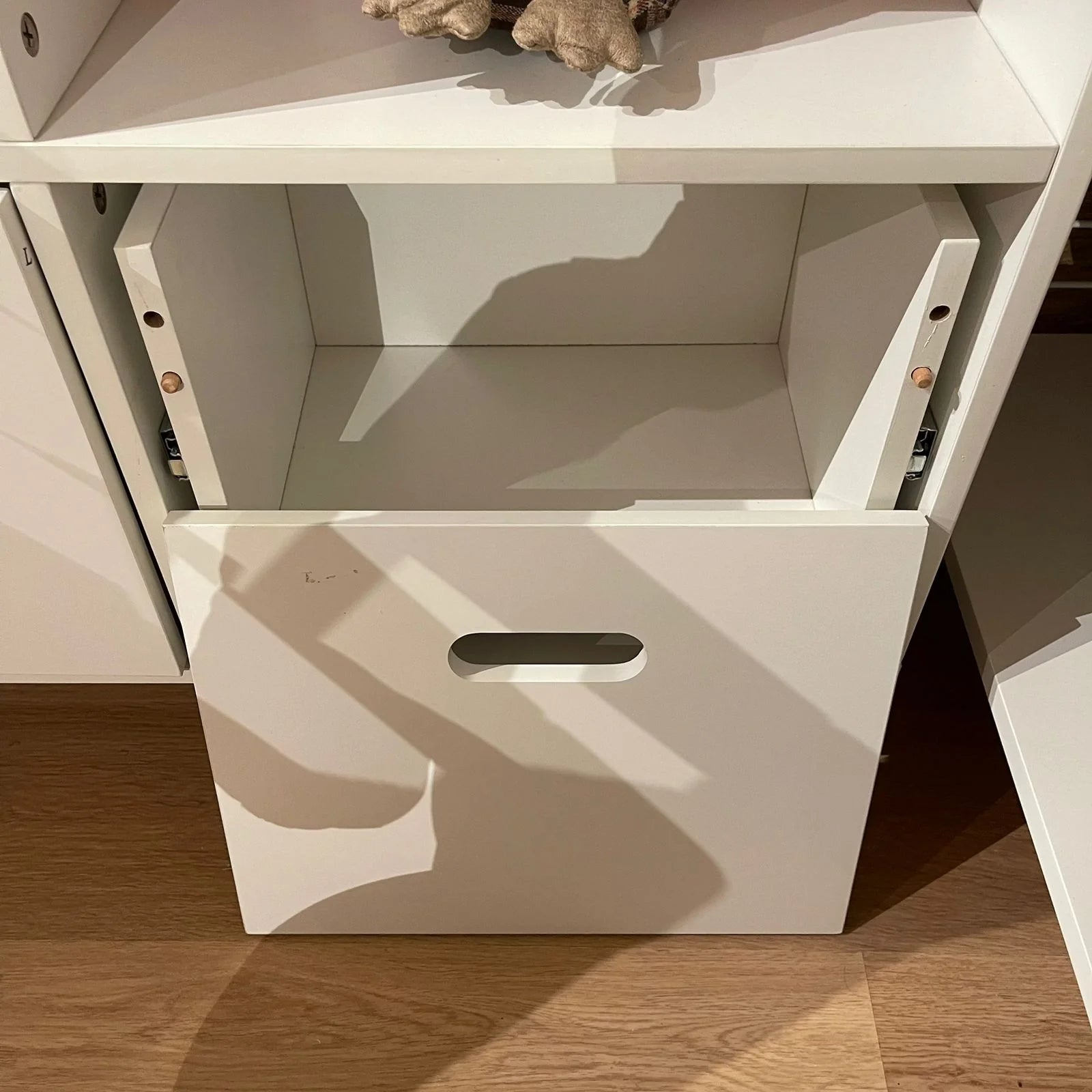Kids shelf display by BEACON, model HY-S001, featuring colorful storage compartments and sturdy construction for children's rooms.