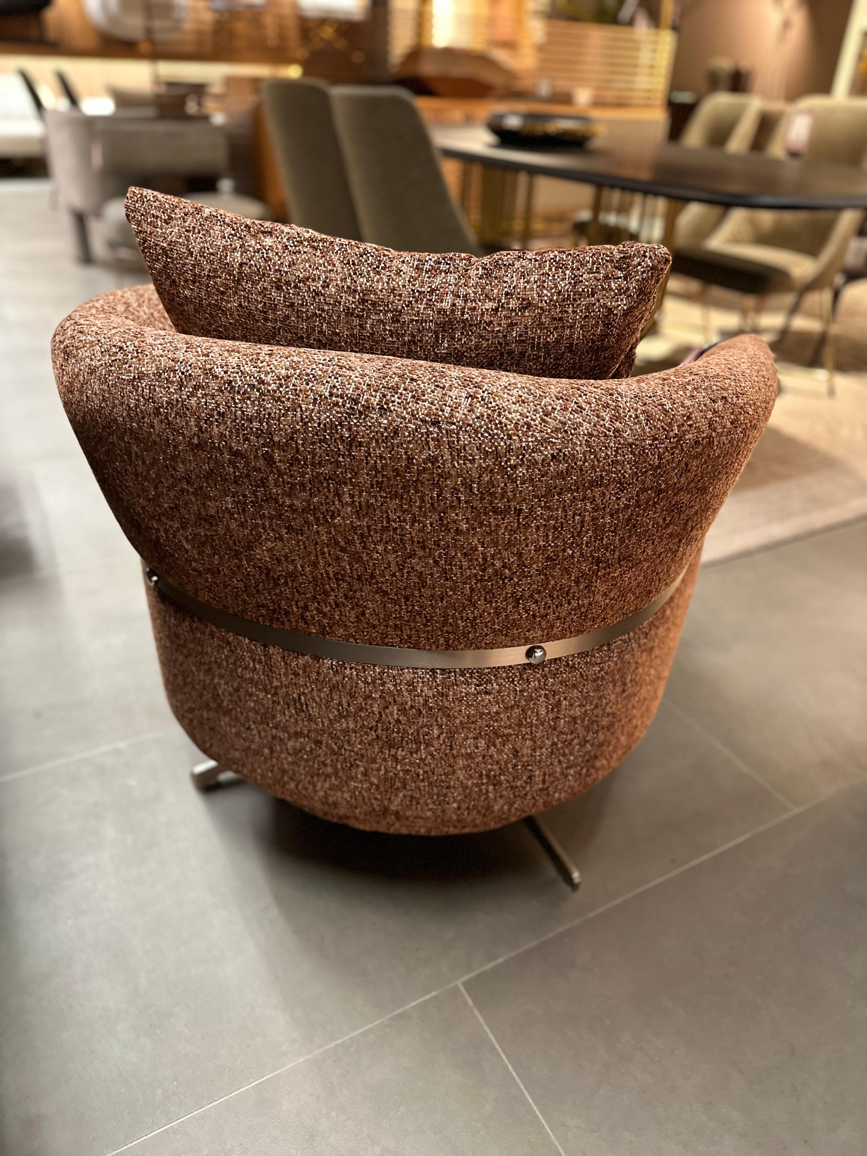 Display Item - Lucy Lounge Chair LC061 - YAS -  DISPLAY ITEM - ebarza Furniture UAE | Shop Modern Furniture in Abu Dhabi & Dubai - مفروشات ايبازرا في الامارات | تسوق اثاث عصري وديكورات مميزة في دبي وابوظبي