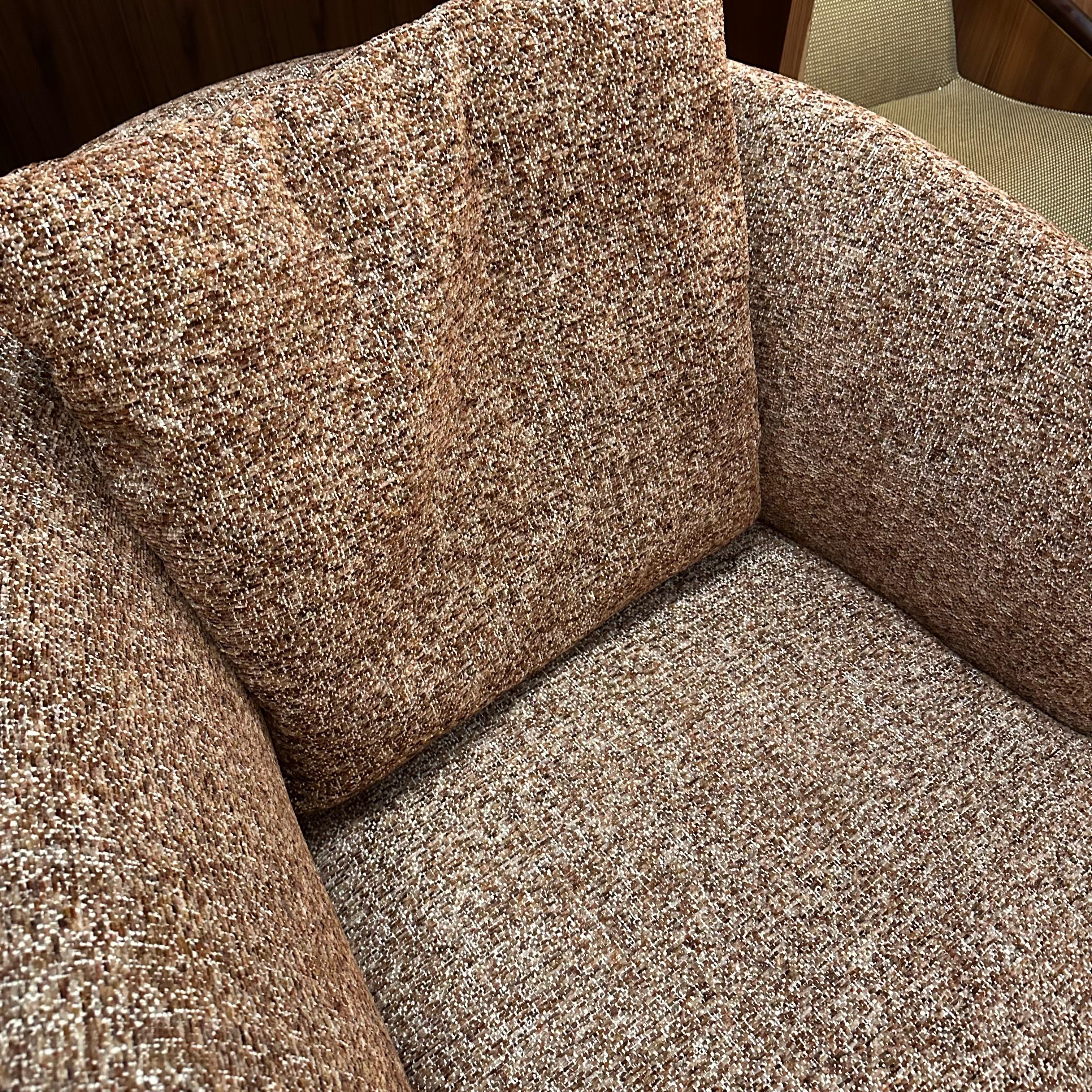 Display Item - Lucy Lounge Chair LC061 - YAS -  DISPLAY ITEM - ebarza Furniture UAE | Shop Modern Furniture in Abu Dhabi & Dubai - مفروشات ايبازرا في الامارات | تسوق اثاث عصري وديكورات مميزة في دبي وابوظبي