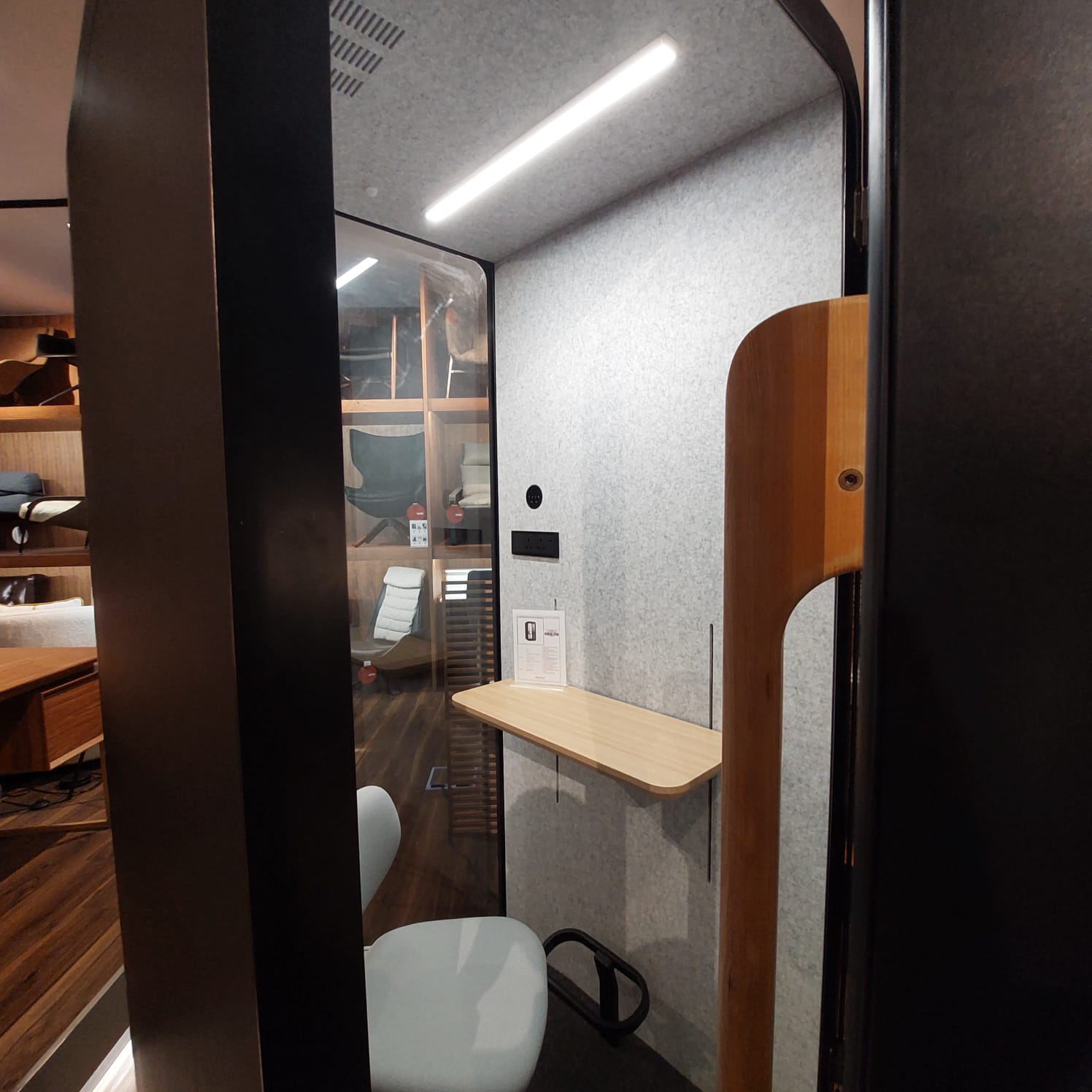 Display Item - Multifunction Soundproof office booth SUPERBOX-SLYAS -  DISPLAY ITEM - ebarza Furniture UAE | Shop Modern Furniture in Abu Dhabi & Dubai - مفروشات ايبازرا في الامارات | تسوق اثاث عصري وديكورات مميزة في دبي وابوظبي
