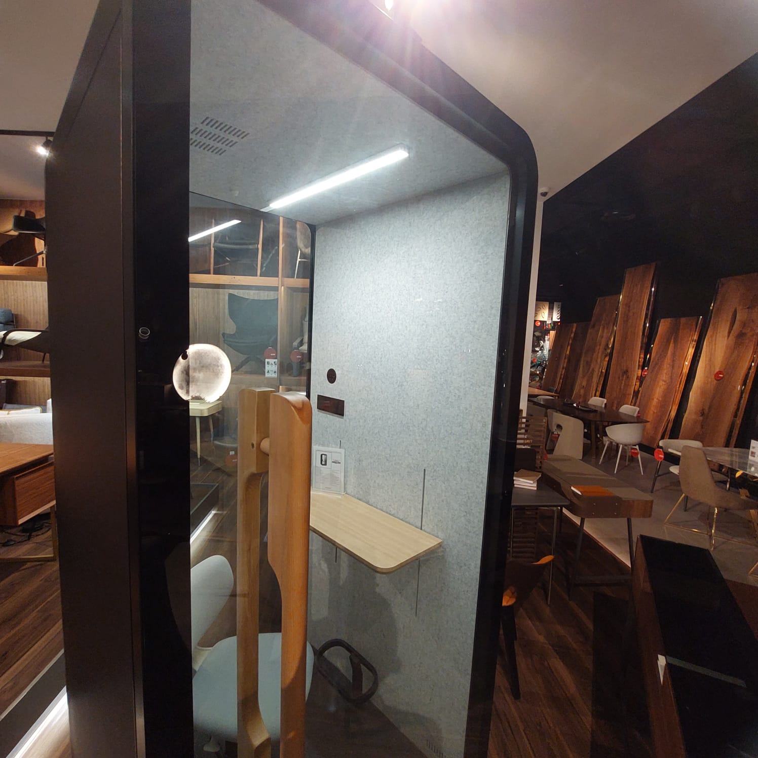 Display Item - Multifunction Soundproof office booth SUPERBOX-SLYAS -  DISPLAY ITEM - ebarza Furniture UAE | Shop Modern Furniture in Abu Dhabi & Dubai - مفروشات ايبازرا في الامارات | تسوق اثاث عصري وديكورات مميزة في دبي وابوظبي