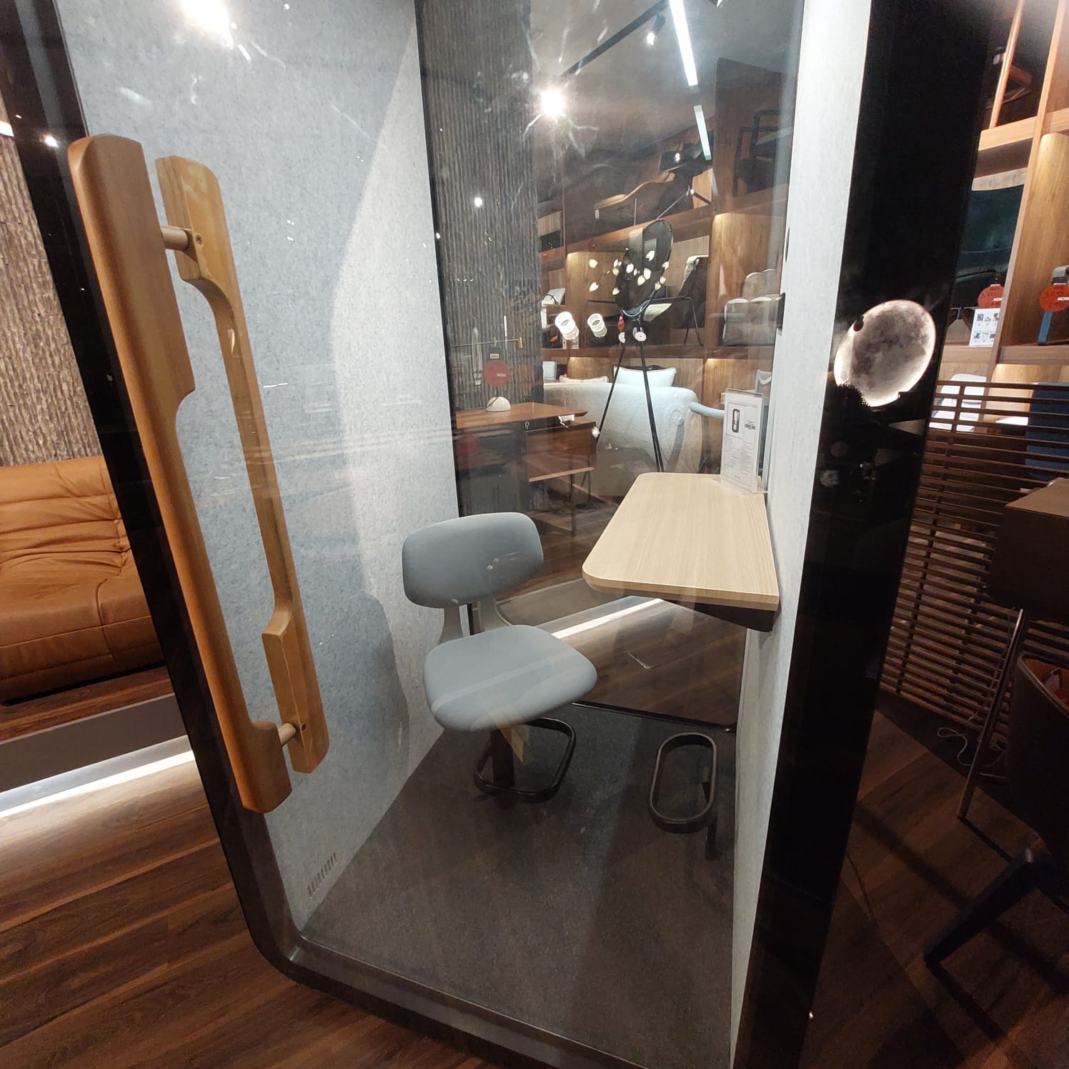 Display Item - Multifunction Soundproof office booth SUPERBOX-SLYAS -  DISPLAY ITEM - ebarza Furniture UAE | Shop Modern Furniture in Abu Dhabi & Dubai - مفروشات ايبازرا في الامارات | تسوق اثاث عصري وديكورات مميزة في دبي وابوظبي