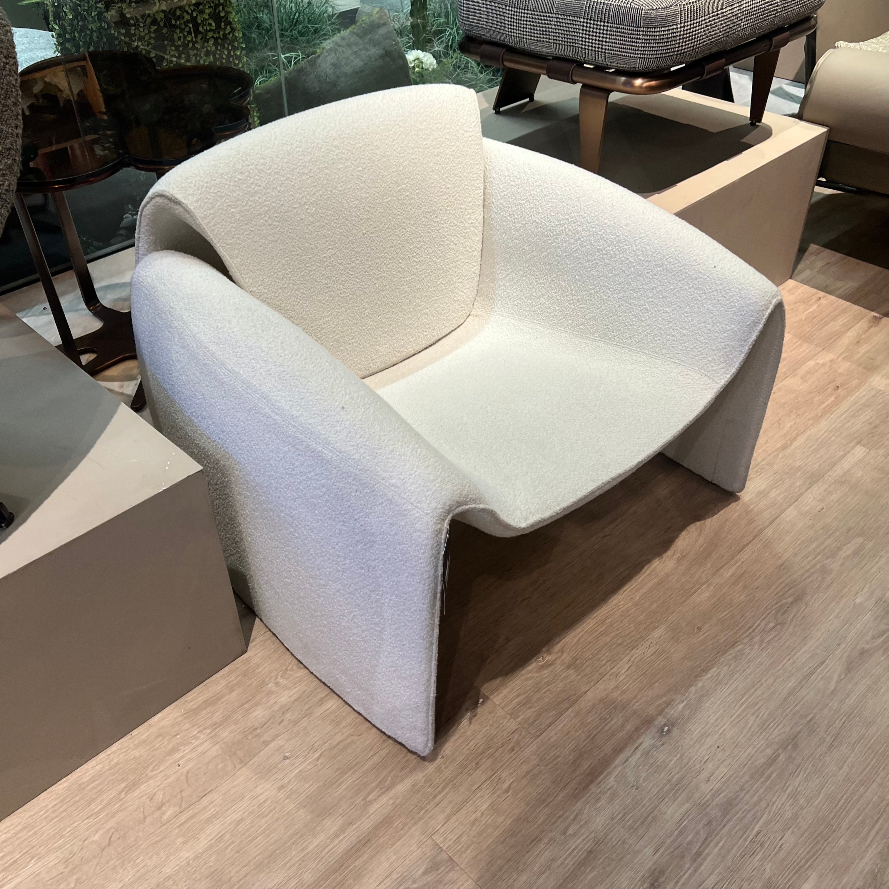 Display Item - New Drancy White Armchair LC056-White beige Nakheel -  DISPLAY ITEM - ebarza Furniture UAE | Shop Modern Furniture in Abu Dhabi & Dubai - مفروشات ايبازرا في الامارات | تسوق اثاث عصري وديكورات مميزة في دبي وابوظبي