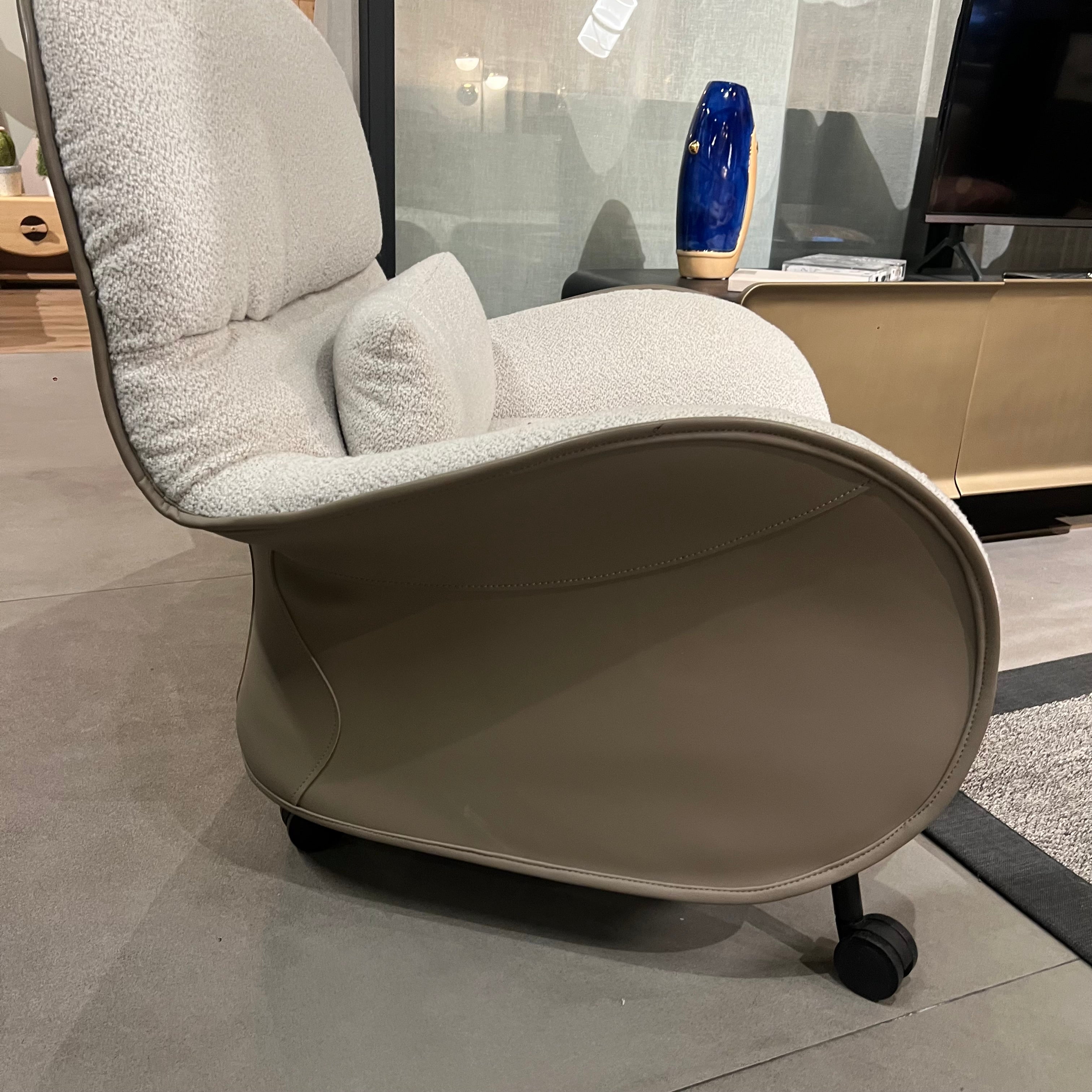 Display Item - New Metz Lounge Chair Lc063 Nakheel -  DISPLAY ITEM - ebarza Furniture UAE | Shop Modern Furniture in Abu Dhabi & Dubai - مفروشات ايبازرا في الامارات | تسوق اثاث عصري وديكورات مميزة في دبي وابوظبي
