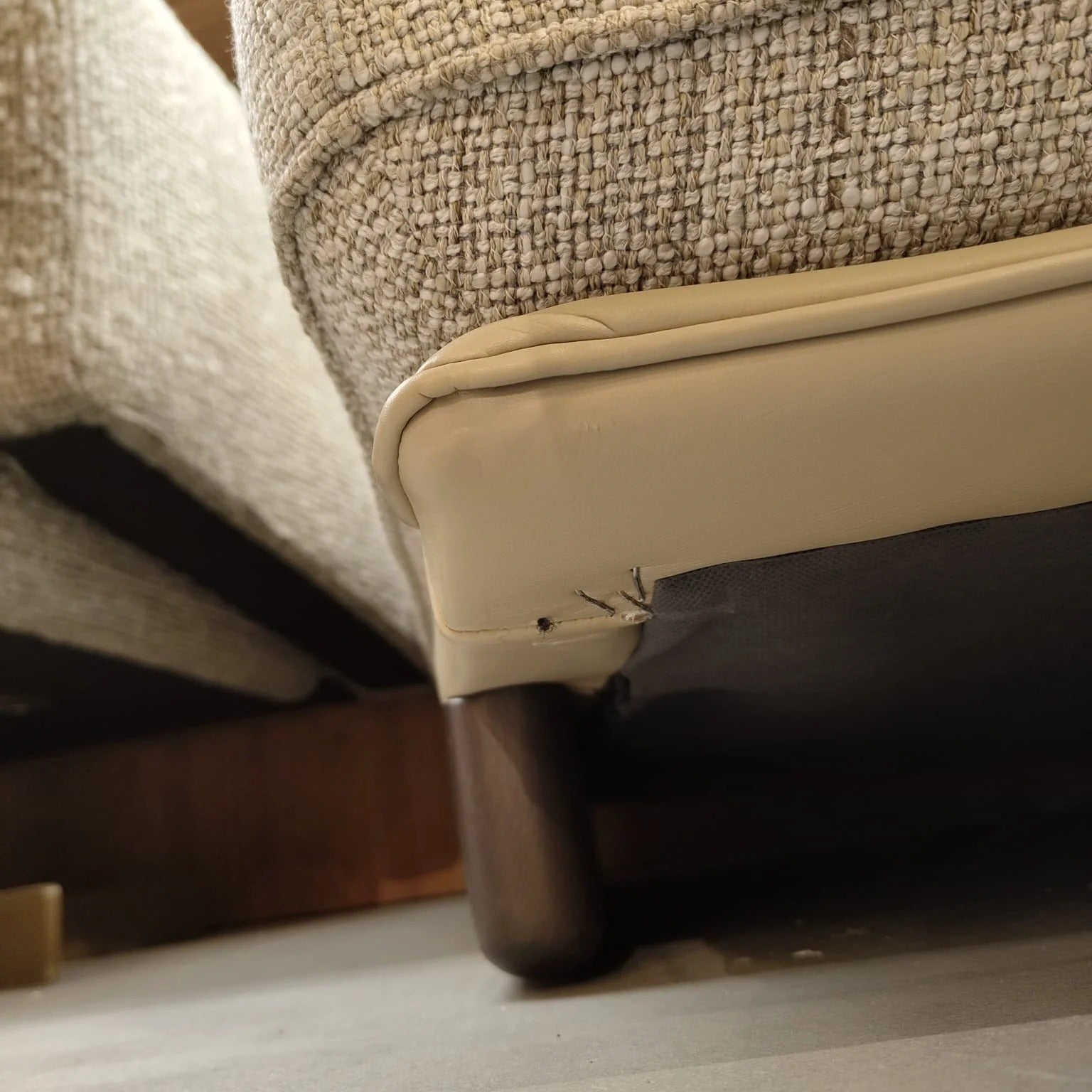 Display of Odeon C Module with right arm in 160cm size for Odeon sofa by HOMAGE KOLTUK, showing the fabric and arm design.