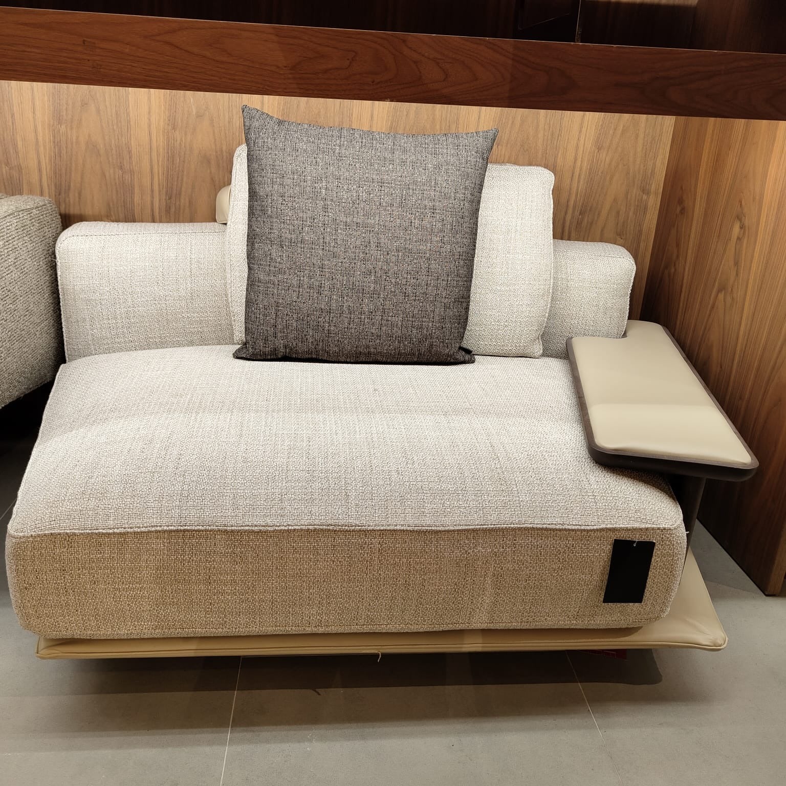 Display of Odeon C Module with right arm, 160cm, for Odeon sofa by HOMAGE KOLTUK, showcasing the modular sofa component.
