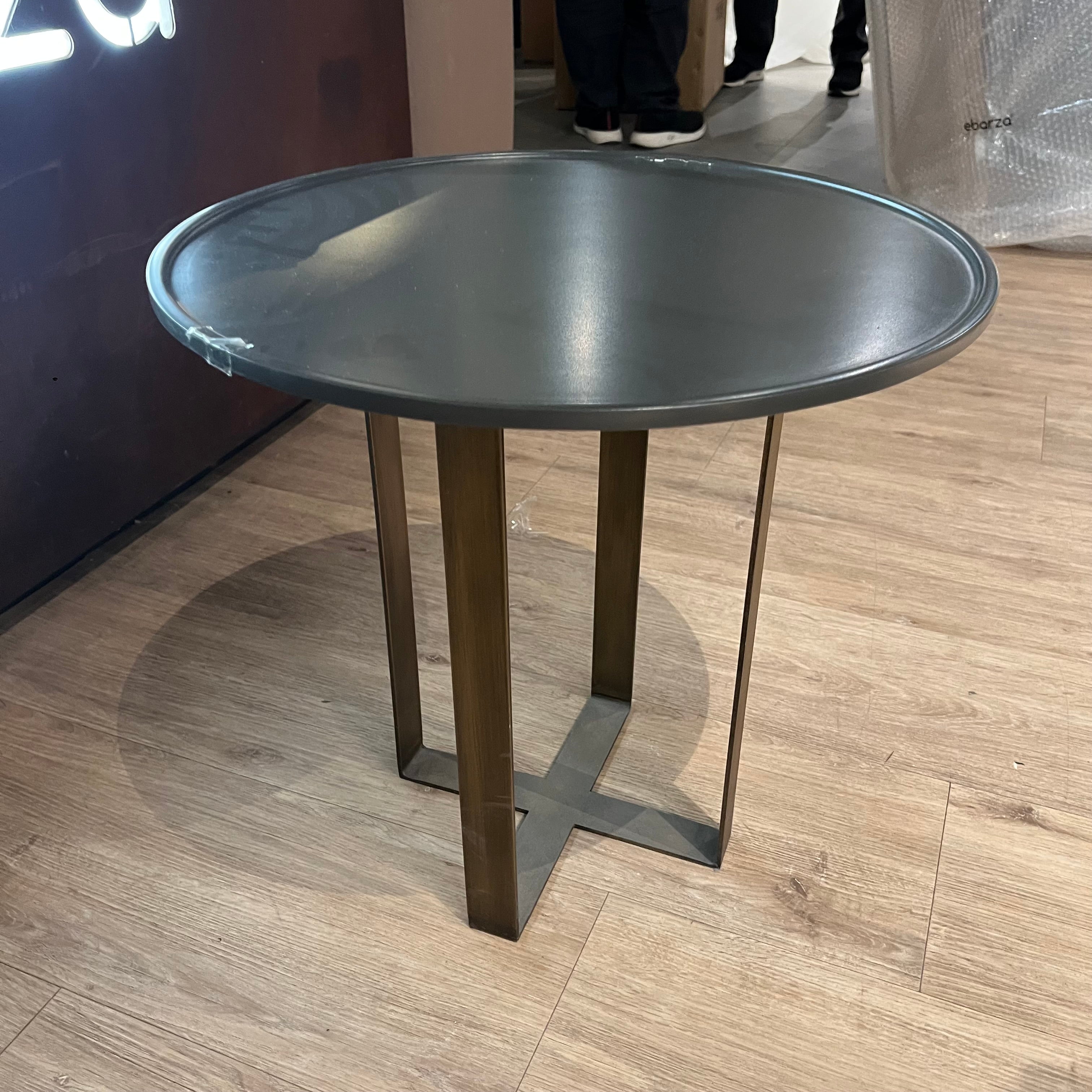 Round Pietra Kristal side table by KRISTAL MOBILYA, featuring a clear crystal top and sleek modern design.