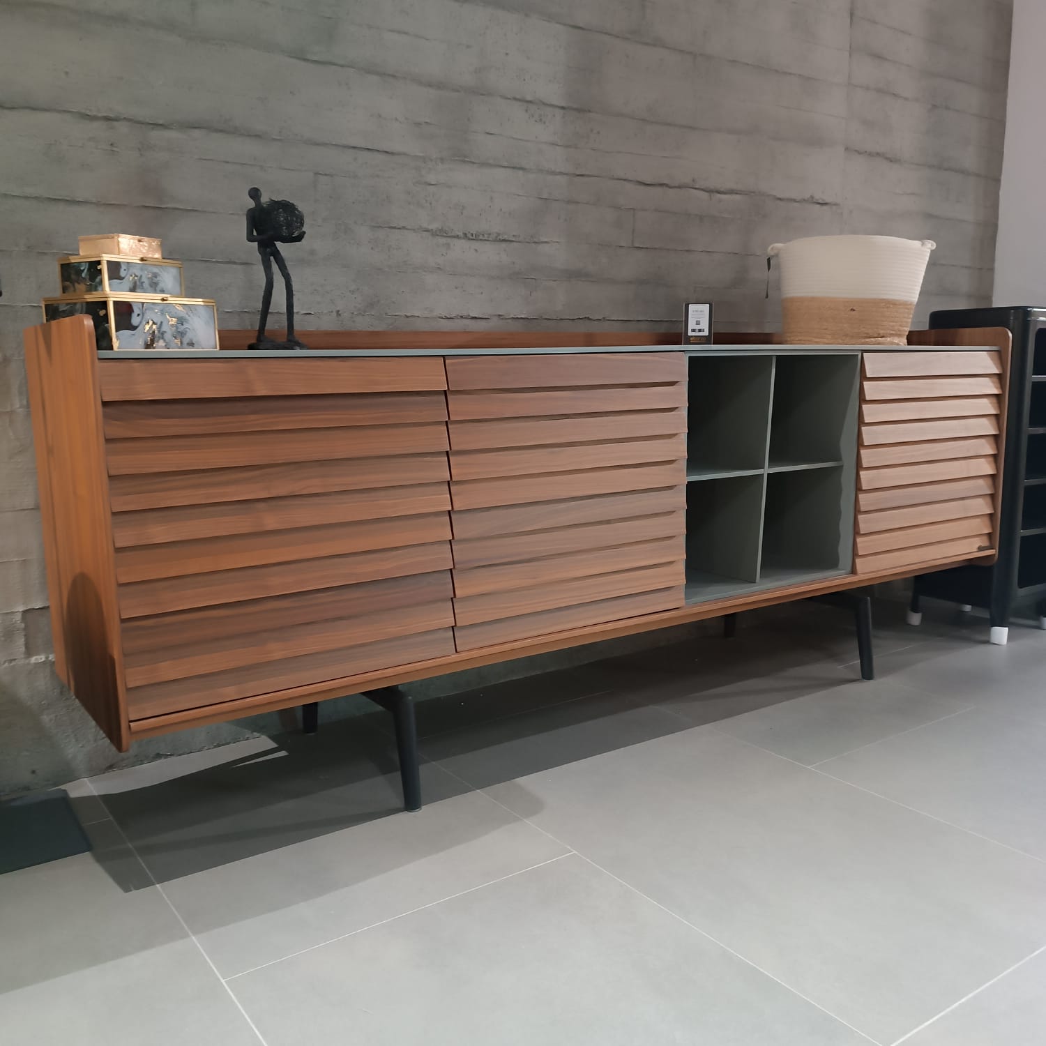 Display image of HOMAGE KOLTUK Solo Side-board Solo004YAS, showcasing its modern design and wooden finish.