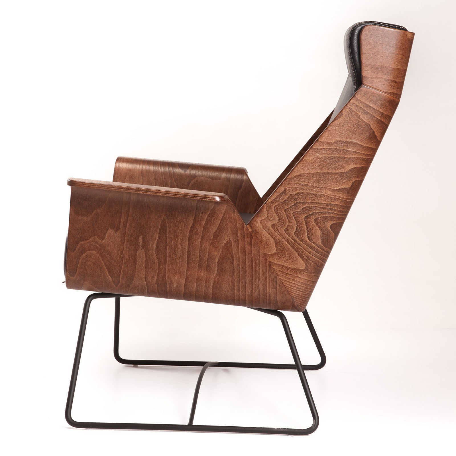 KYS Mobilya Tasarım Wings Chair Wing-001-WNakheel display item with sleek black winged armrests and modern design.