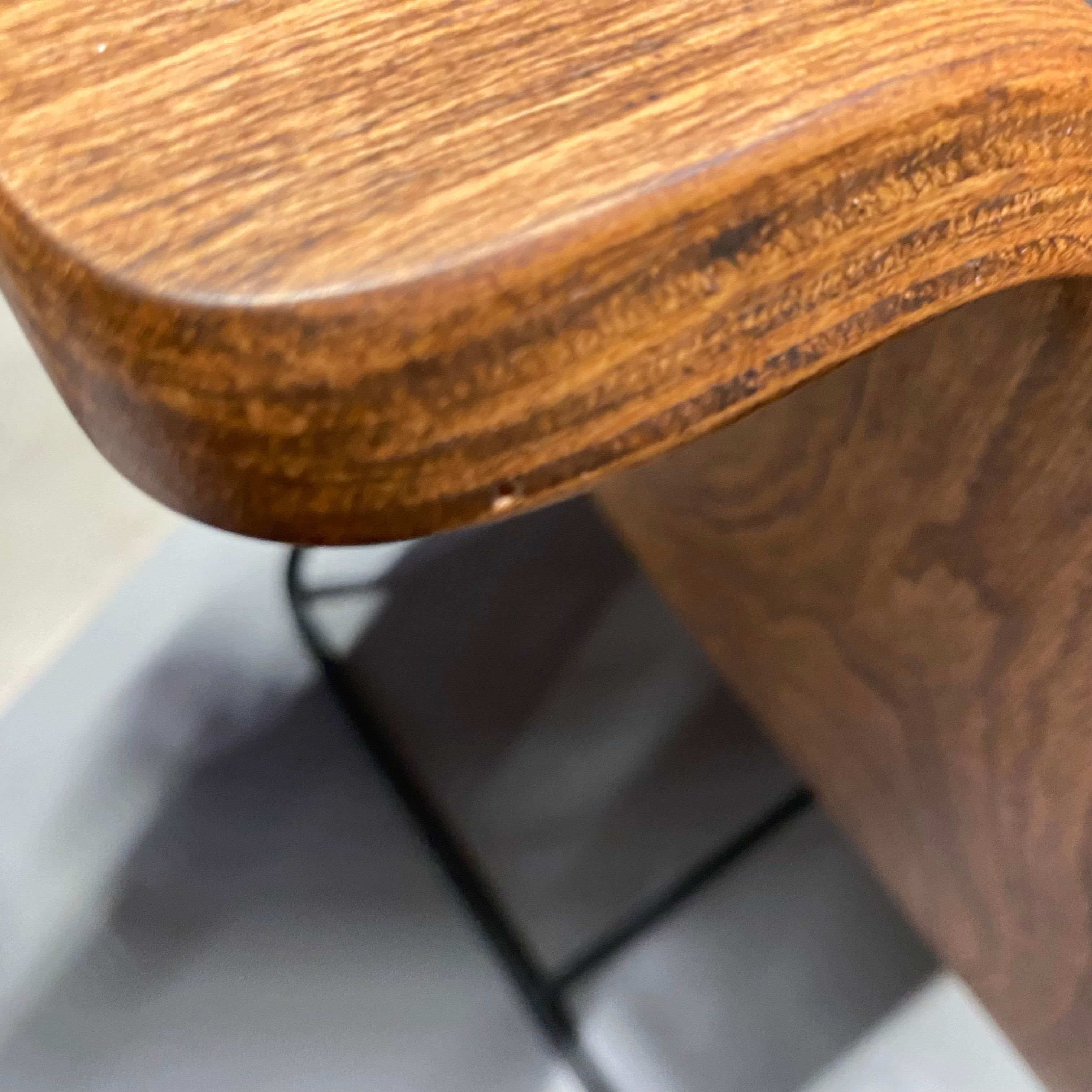 Display of the Wings Chair Wing-001-WNakheel by KYS MOBİLYA TASARIM, showcasing its modern design and wing-shaped backrest.