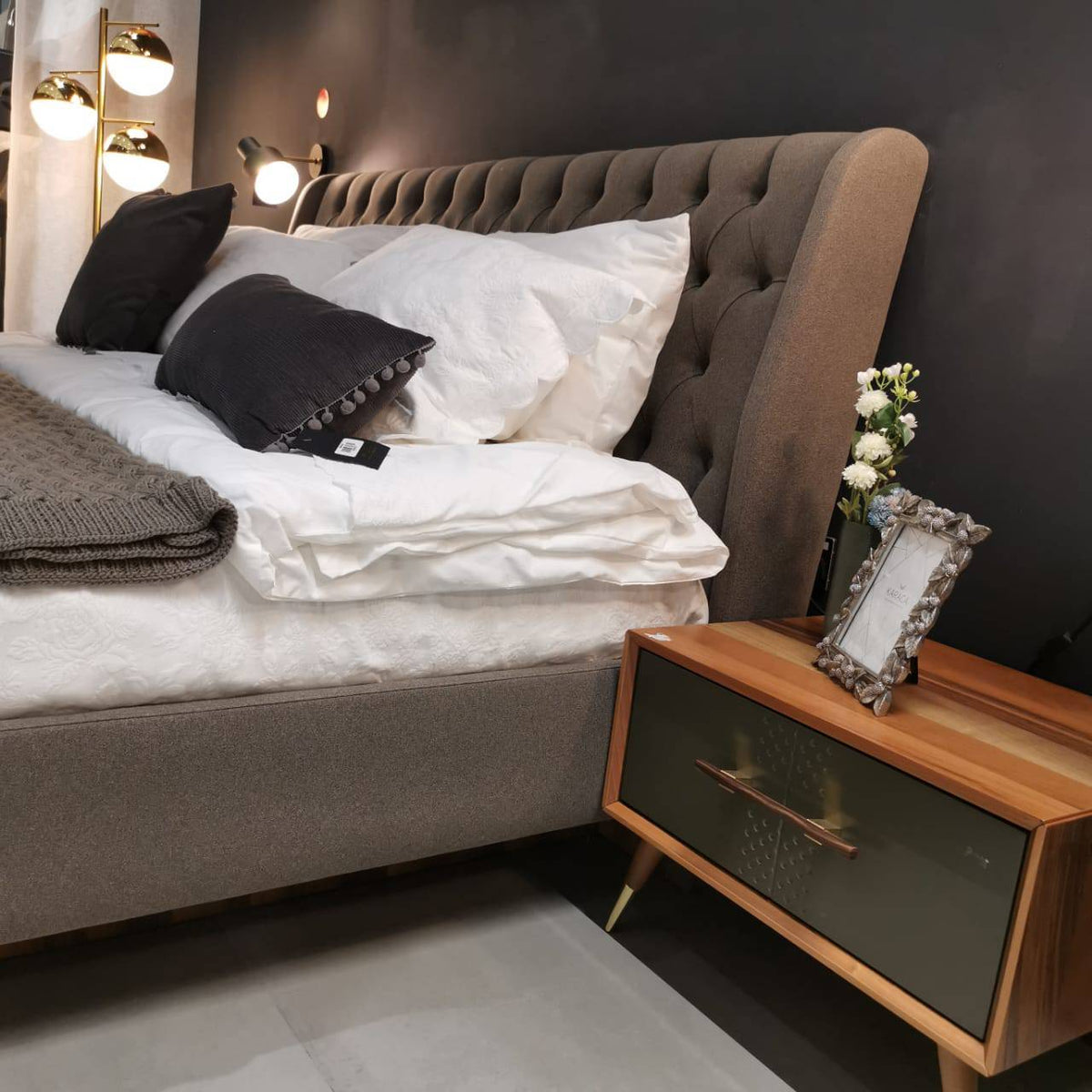 Display piece showing the Alvin full bed set by Nills Furniture Design, featuring a modern bedroom with bed frame and bedding.