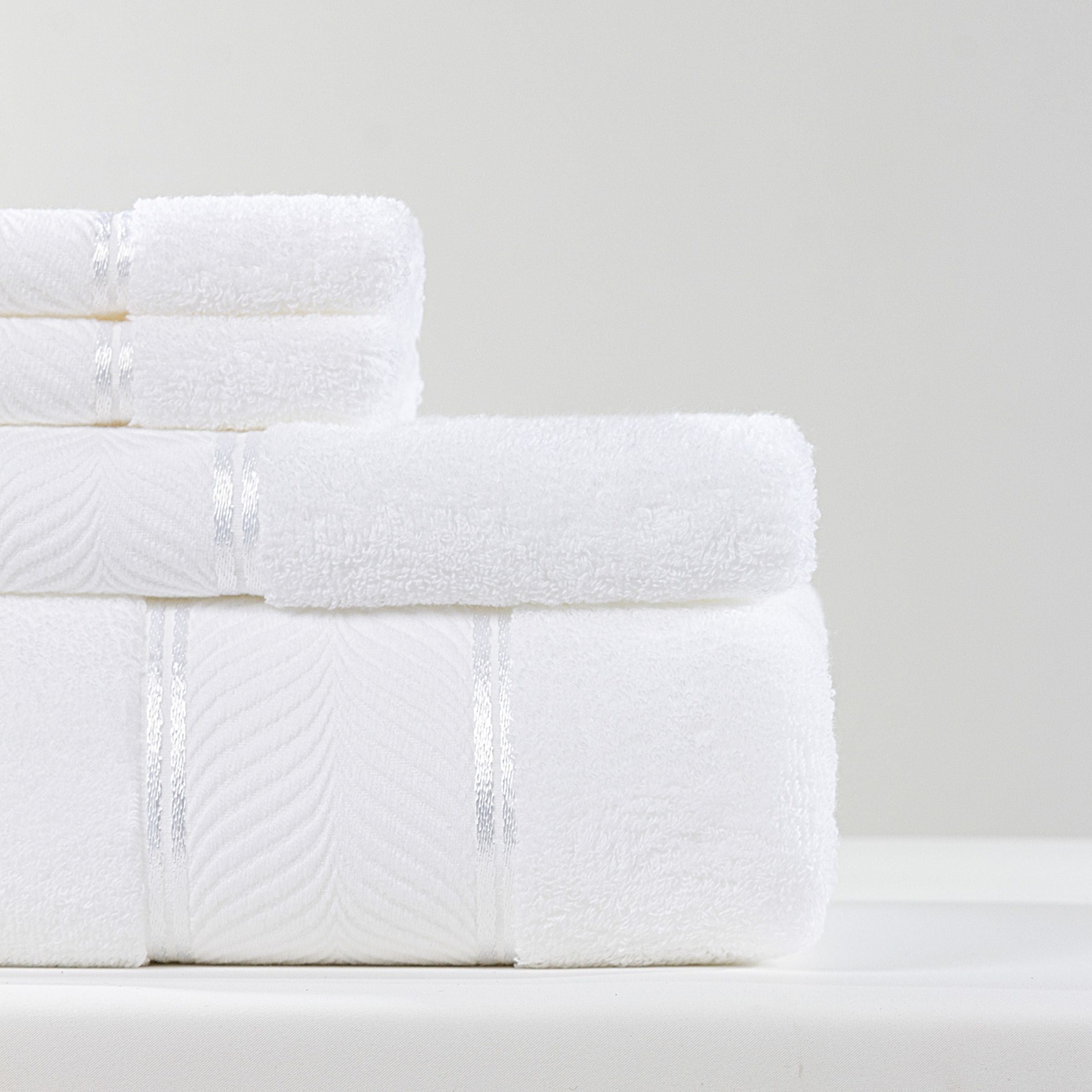 Set of shining towels from ebarza, part of the EBTS-002 collection, featuring soft, plush fabric in a stylish towel set by BEACON.