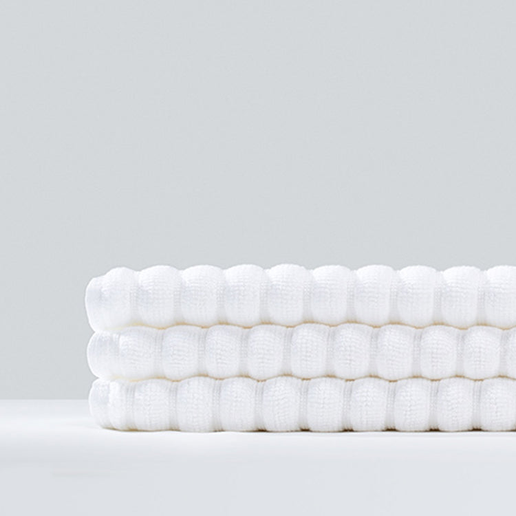 BEACON Ebarza strip bath mat EBM-001 with non-slip surface and soft texture, designed for safe and comfortable bathroom use.