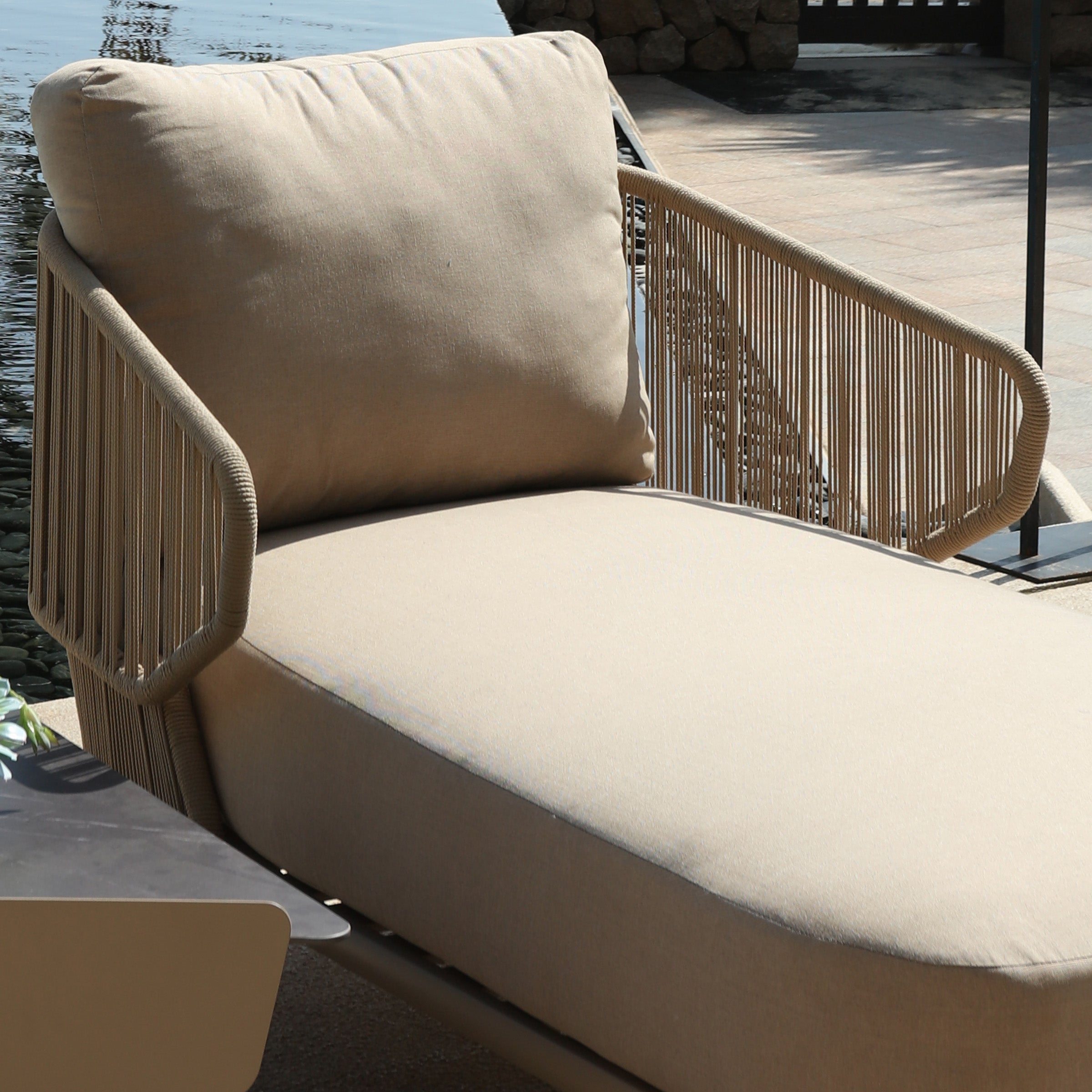 Embrace Outdoor Relax Sunbed MYX-LC1030 -  Sunloungers - ebarza Furniture UAE | Shop Modern Furniture in Abu Dhabi & Dubai - مفروشات ايبازرا في الامارات | تسوق اثاث عصري وديكورات مميزة في دبي وابوظبي
