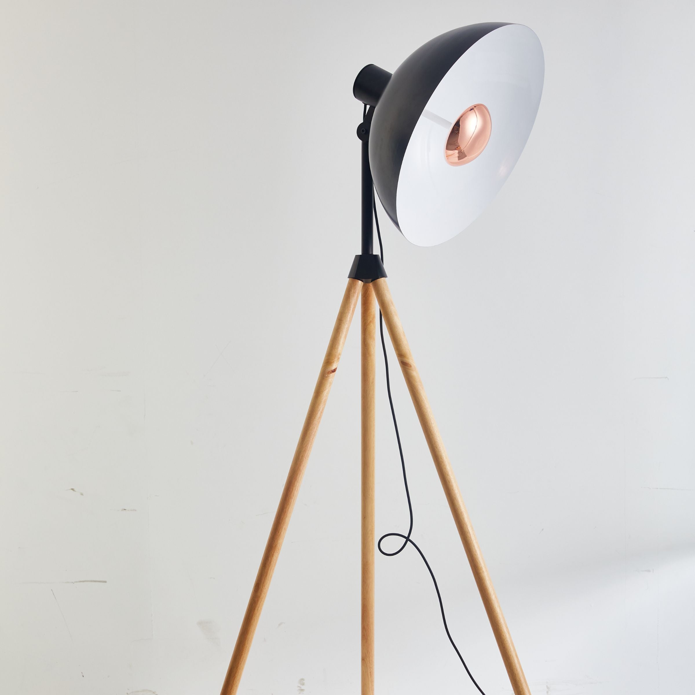 Fame Wooden Floor Lamp CY-LTD-1007 -  Floor Lamps - ebarza Furniture UAE | Shop Modern Furniture in Abu Dhabi & Dubai - مفروشات ايبازرا في الامارات | تسوق اثاث عصري وديكورات مميزة في دبي وابوظبي