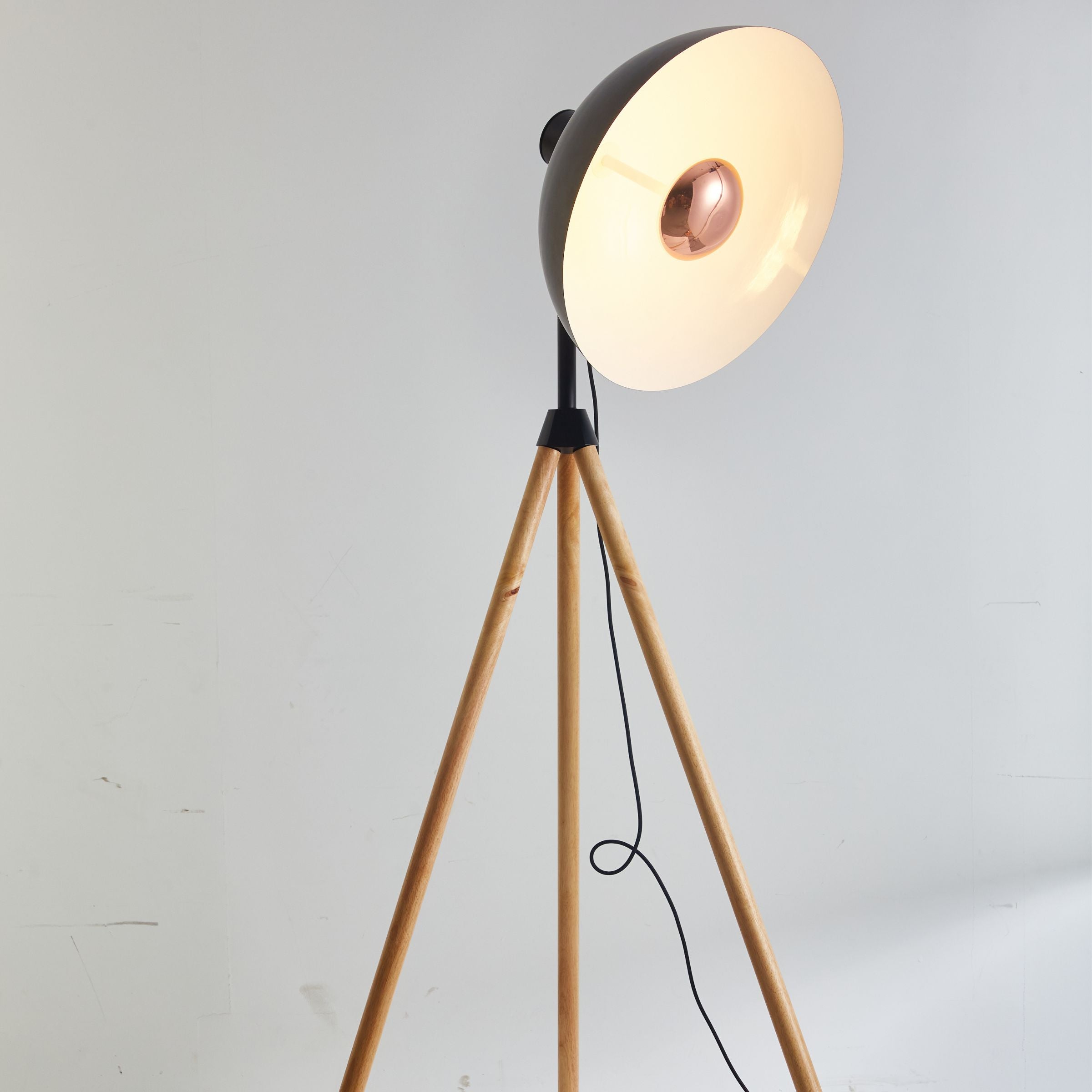 Fame Wooden Floor Lamp CY-LTD-1007 -  Floor Lamps - ebarza Furniture UAE | Shop Modern Furniture in Abu Dhabi & Dubai - مفروشات ايبازرا في الامارات | تسوق اثاث عصري وديكورات مميزة في دبي وابوظبي