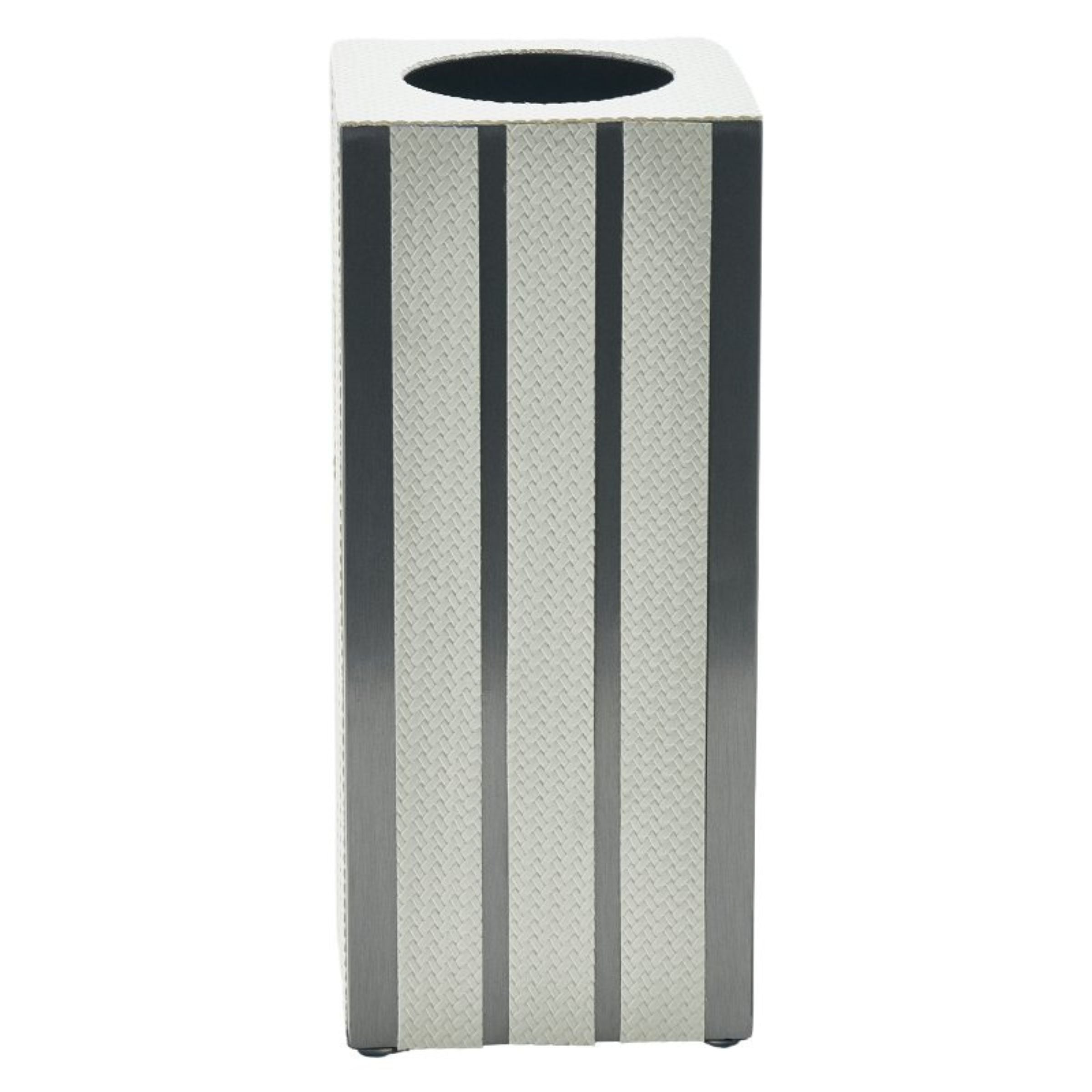 Elegant flower vase from BEACON FSDG, model DD201031L, with a sleek design suitable for home décor and floral arrangements.