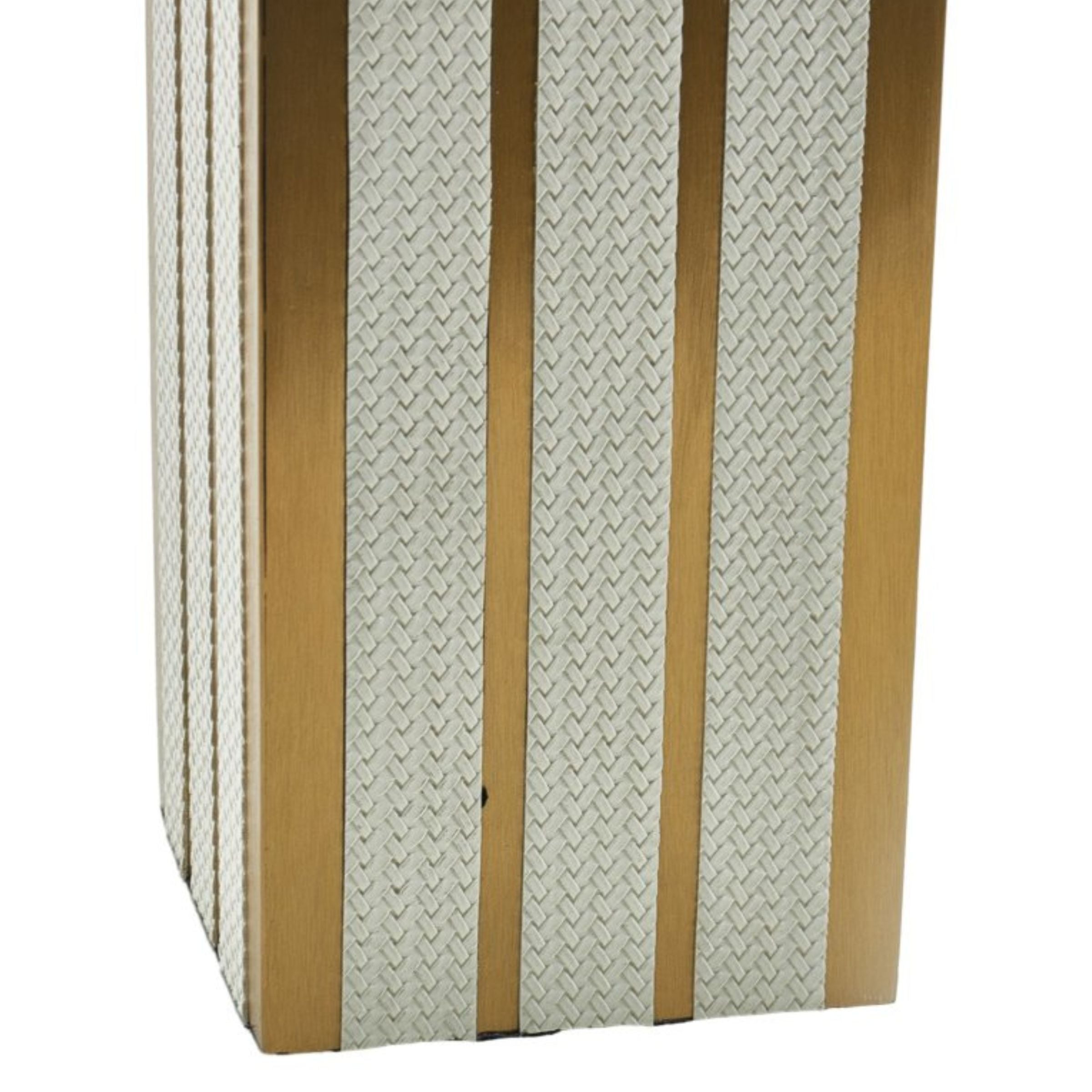 Elegant BEACON flower vase in a sleek design, perfect for displaying fresh or artificial flowers.
