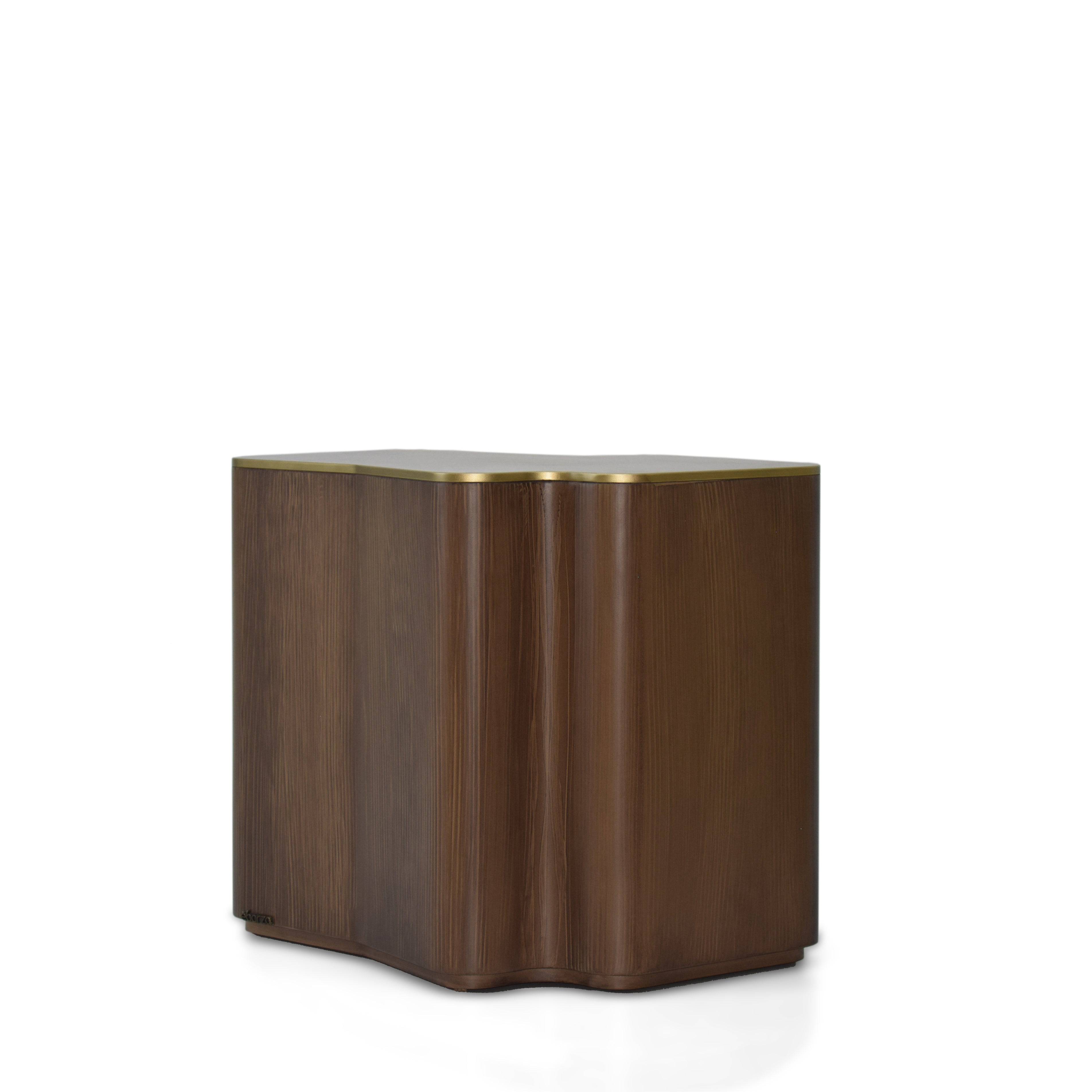 Giallo Walnut Side Table Glost-040W -  Side Tables | طاولة جانبية من خشب الجوز من جيالو - ebarza Furniture UAE | Shop Modern Furniture in Abu Dhabi & Dubai - مفروشات ايبازرا في الامارات | تسوق اثاث عصري وديكورات مميزة في دبي وابوظبي
