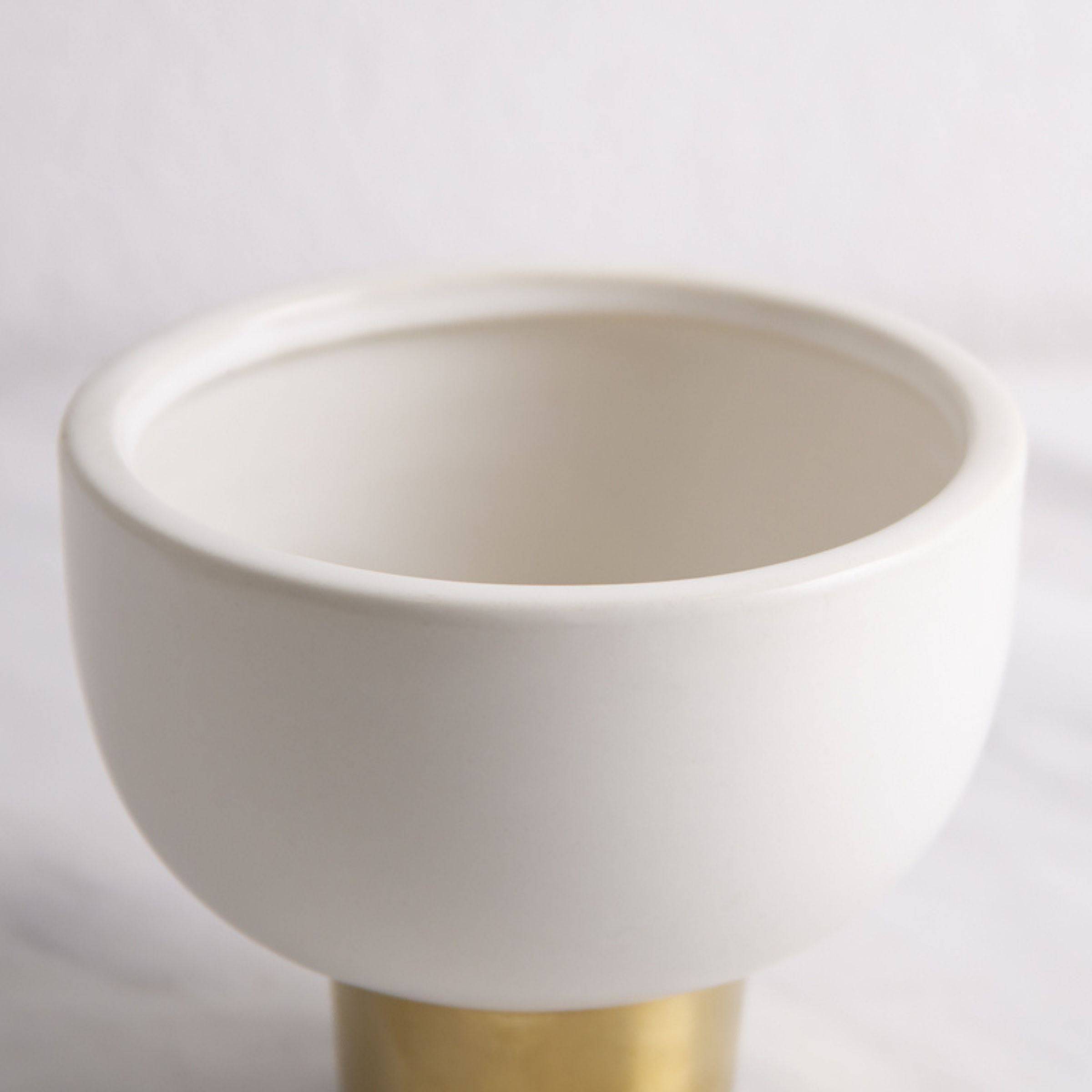 Gold Bottom Bowl-B Fa-D2073B -  Vases | وعاء أبيض و ذهبي من الاسفل - ebarza Furniture UAE | Shop Modern Furniture in Abu Dhabi & Dubai - مفروشات ايبازرا في الامارات | تسوق اثاث عصري وديكورات مميزة في دبي وابوظبي