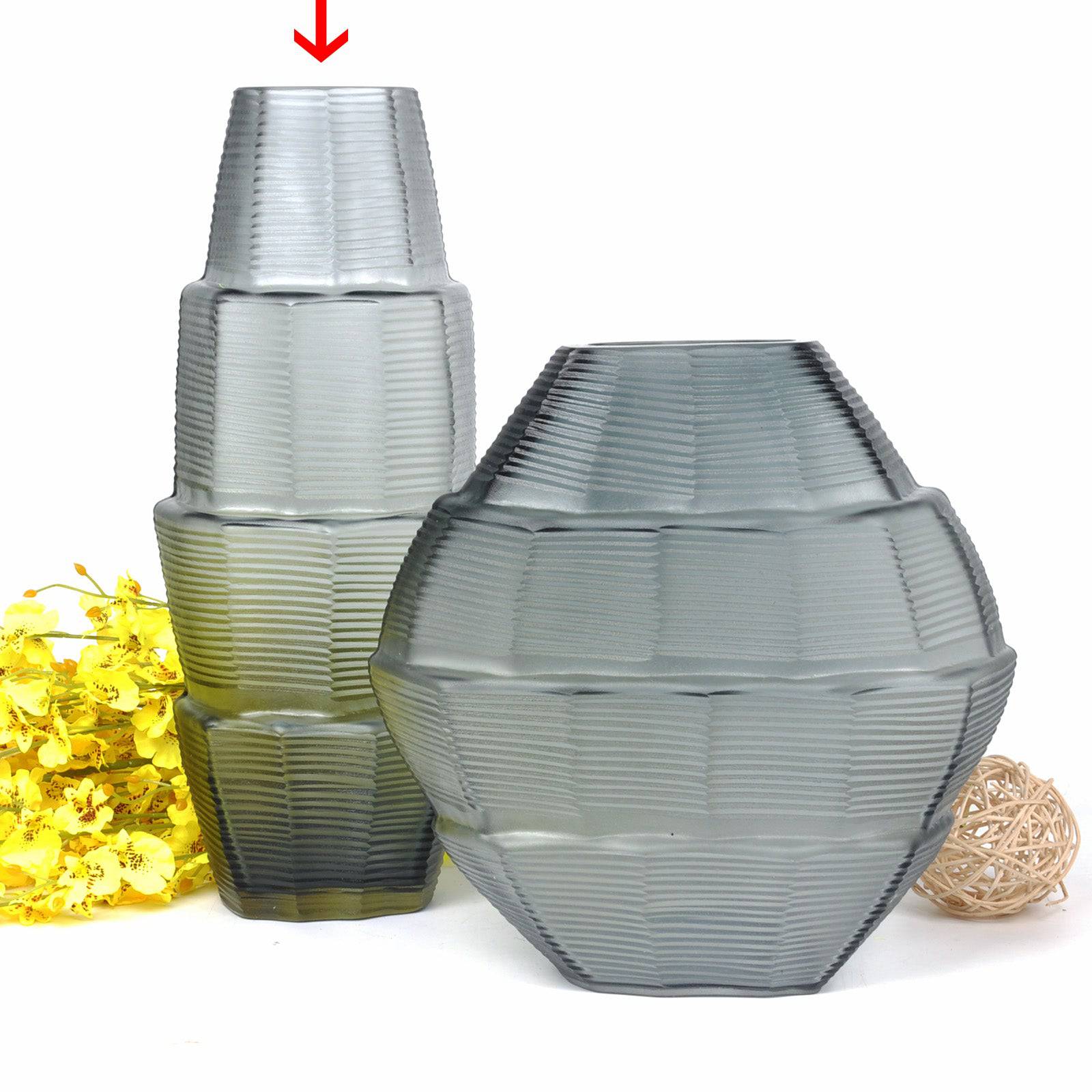 Handmade Balloton Glass Vase 14761-425-Gray -  Vases | مزهرية زجاجية مصنوعة يدوياً - ebarza Furniture UAE | Shop Modern Furniture in Abu Dhabi & Dubai - مفروشات ايبازرا في الامارات | تسوق اثاث عصري وديكورات مميزة في دبي وابوظبي
