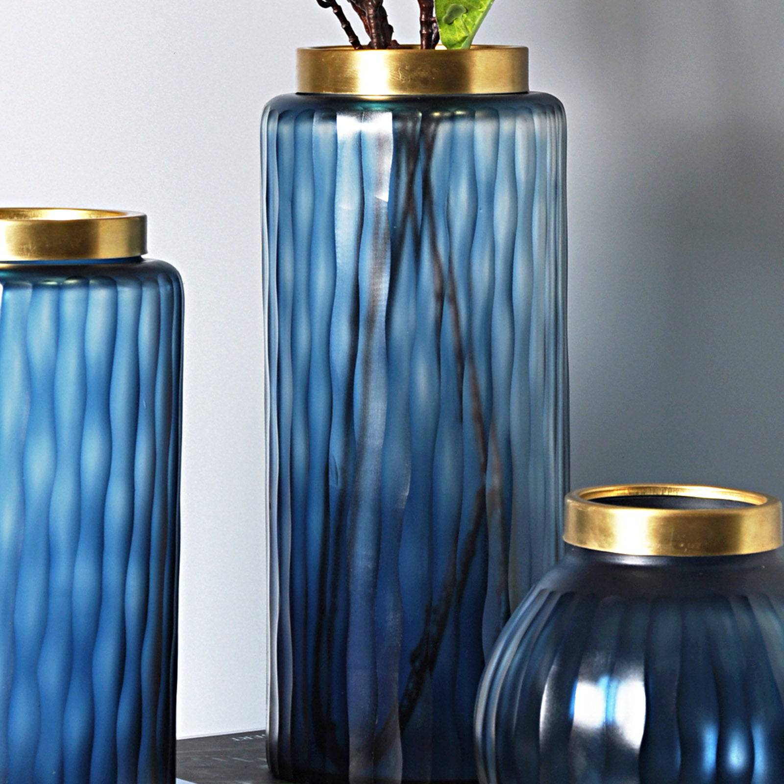 Handmade Balloton Glass  Vase 15204-195-Blue -  Vases | مزهرية زجاجية مصنوعة يدوياً - ebarza Furniture UAE | Shop Modern Furniture in Abu Dhabi & Dubai - مفروشات ايبازرا في الامارات | تسوق اثاث عصري وديكورات مميزة في دبي وابوظبي