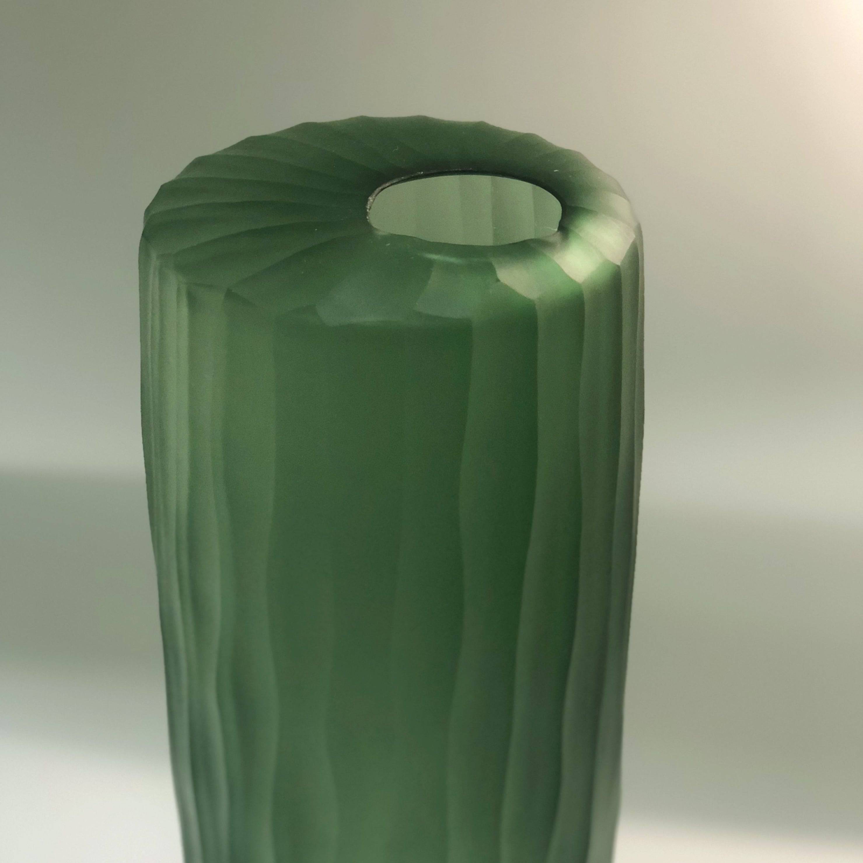 Handmade Balloton Glass  Vase 15208-420-Green -  Vases | مزهرية زجاجية مصنوعة يدويًا - ebarza Furniture UAE | Shop Modern Furniture in Abu Dhabi & Dubai - مفروشات ايبازرا في الامارات | تسوق اثاث عصري وديكورات مميزة في دبي وابوظبي