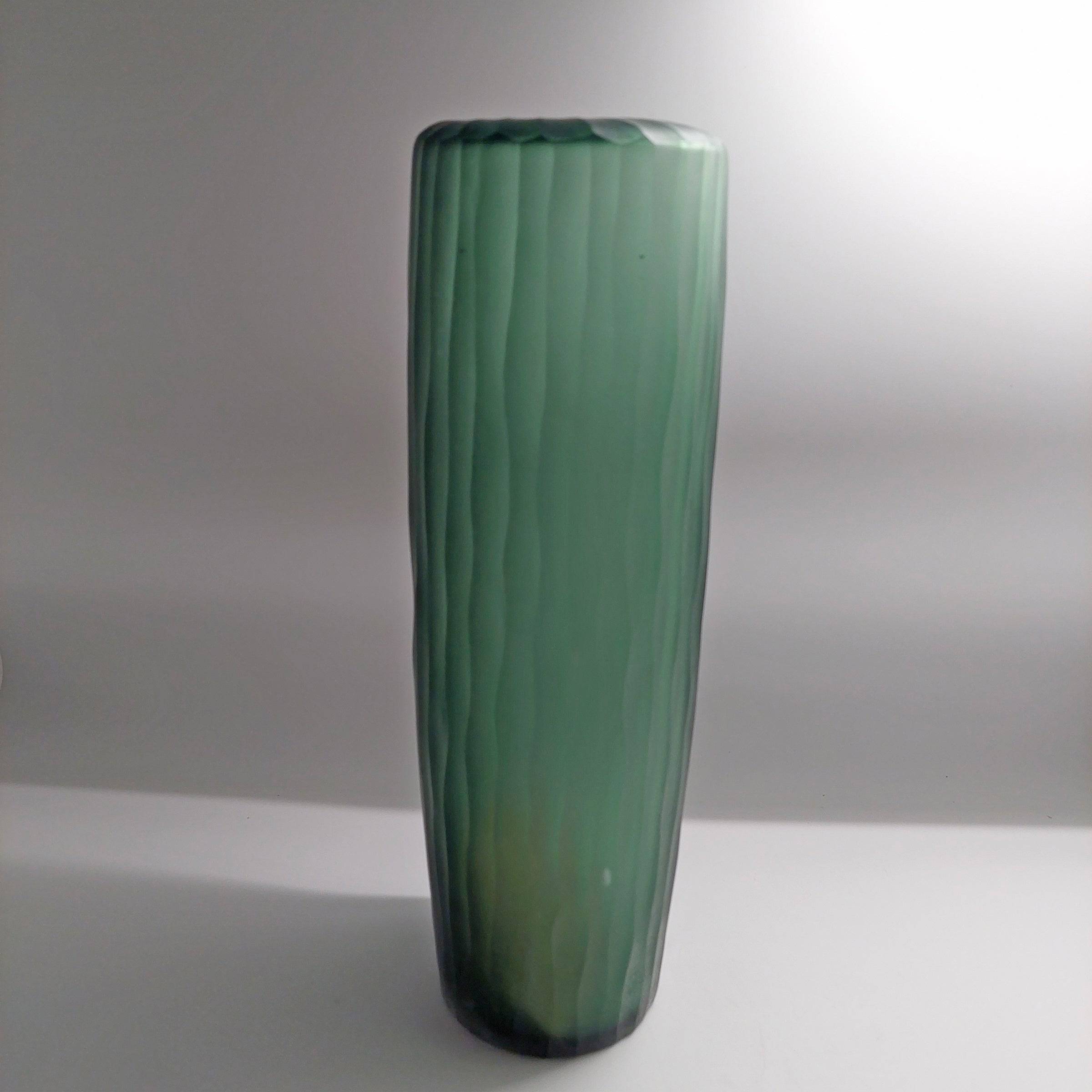 Handmade Balloton Glass  Vase 15208-420-Green -  Vases | مزهرية زجاجية مصنوعة يدويًا - ebarza Furniture UAE | Shop Modern Furniture in Abu Dhabi & Dubai - مفروشات ايبازرا في الامارات | تسوق اثاث عصري وديكورات مميزة في دبي وابوظبي