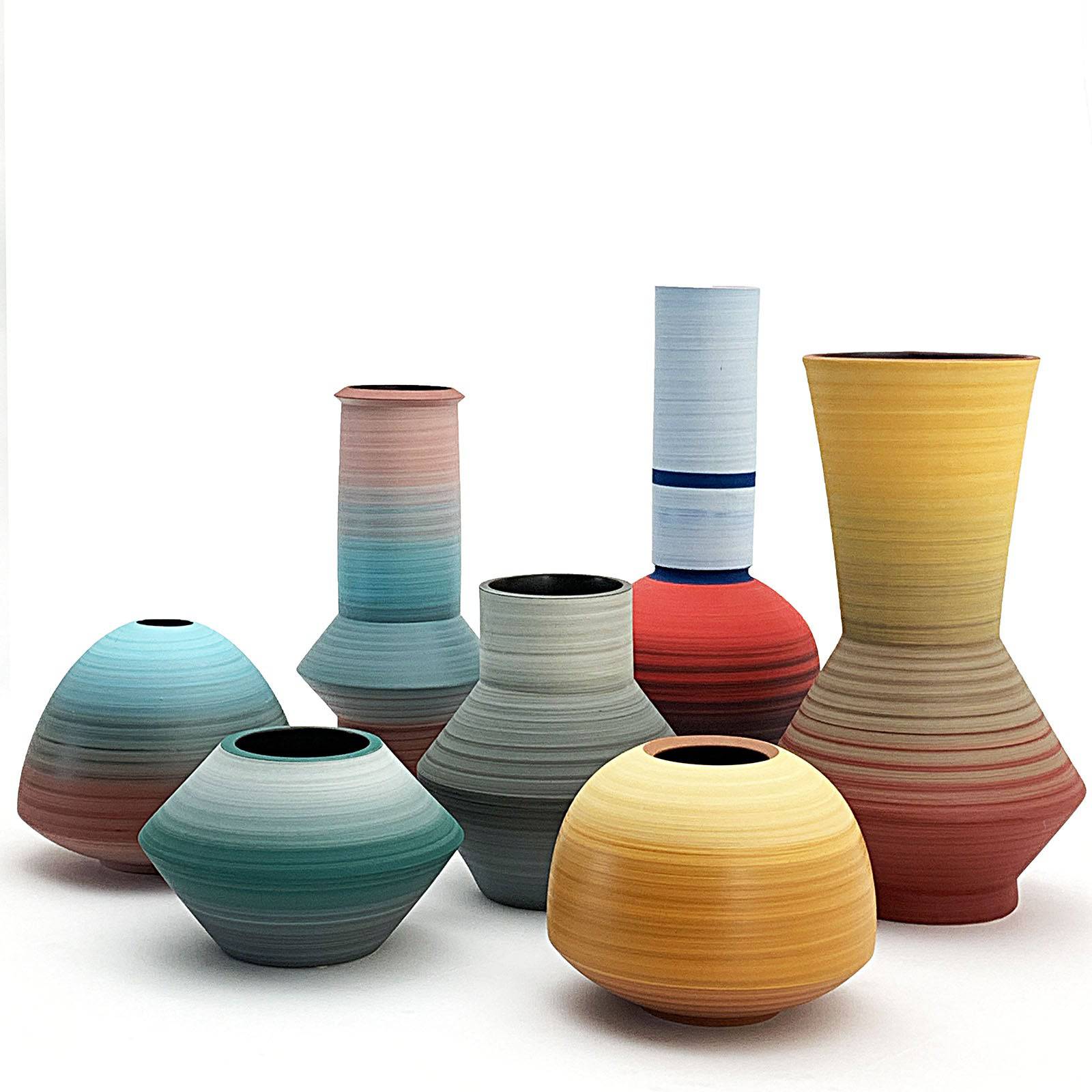 Handmade Ceramic Vase 19229-M-C24 -  Vases | مزهرية سيراميك صناعة يدوية - ebarza Furniture UAE | Shop Modern Furniture in Abu Dhabi & Dubai - مفروشات ايبازرا في الامارات | تسوق اثاث عصري وديكورات مميزة في دبي وابوظبي