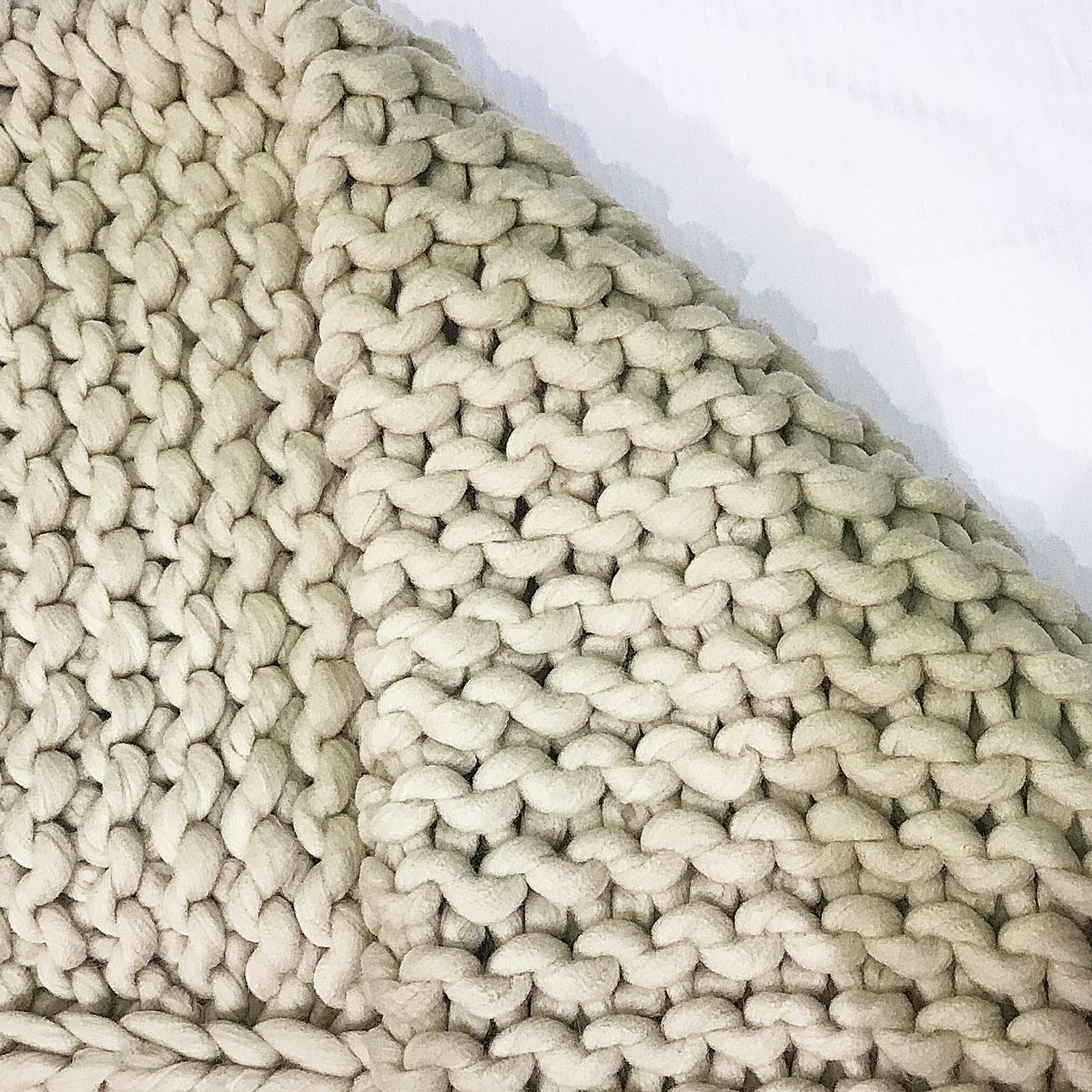 Handmade Chunky Throw Blanket  093A-004-Green -  Blankets | بطانية مكتنزة مصنوعة يدويًا - ebarza Furniture UAE | Shop Modern Furniture in Abu Dhabi & Dubai - مفروشات ايبازرا في الامارات | تسوق اثاث عصري وديكورات مميزة في دبي وابوظبي