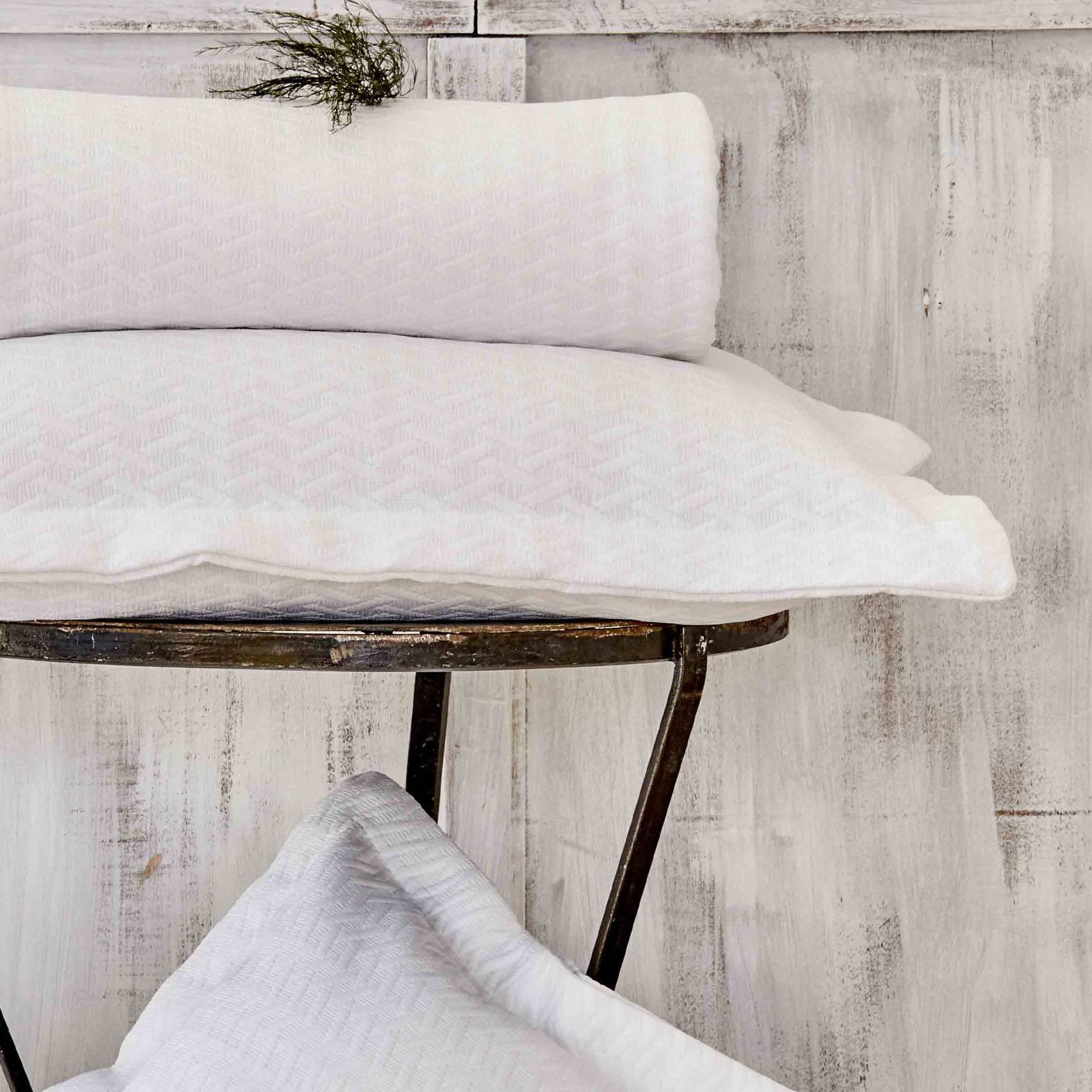 Karaca Home Charm Bold White Double Bed Cover Set 200.16.01.0239 -  Bedding | طقم غطاء سرير مزدوج من كاراجا - ebarza Furniture UAE | Shop Modern Furniture in Abu Dhabi & Dubai - مفروشات ايبازرا في الامارات | تسوق اثاث عصري وديكورات مميزة في دبي وابوظبي