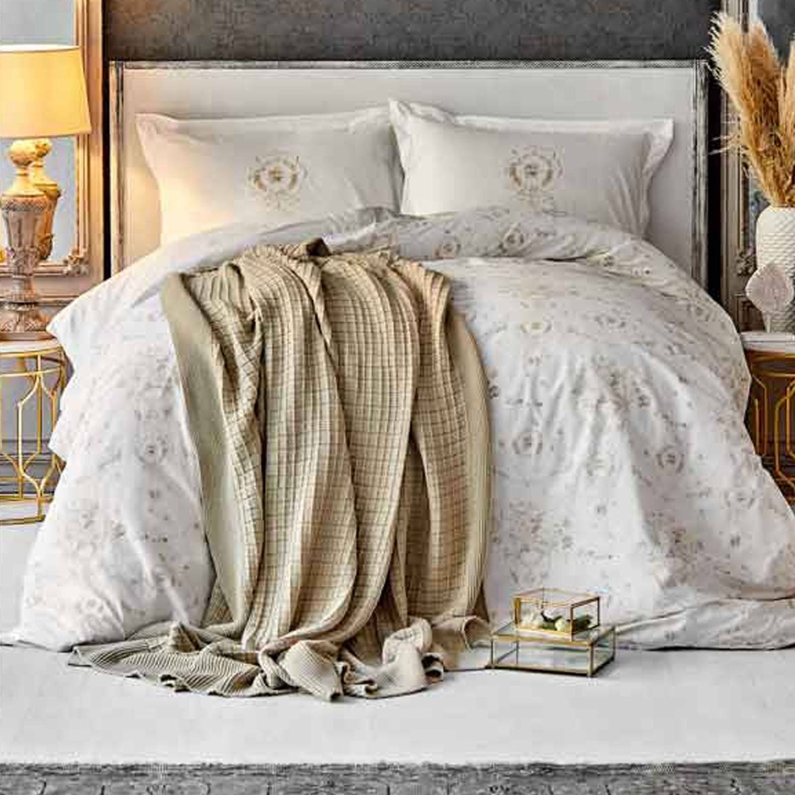 Karaca Home Quatre Delux Gold Duvet Cover Set Knitted Blanket Set 200.15.01.0297 -  Bedding | طقم اغطيه سرير من كاراجا - ebarza Furniture UAE | Shop Modern Furniture in Abu Dhabi & Dubai - مفروشات ايبازرا في الامارات | تسوق اثاث عصري وديكورات مميزة في دبي وابوظبي