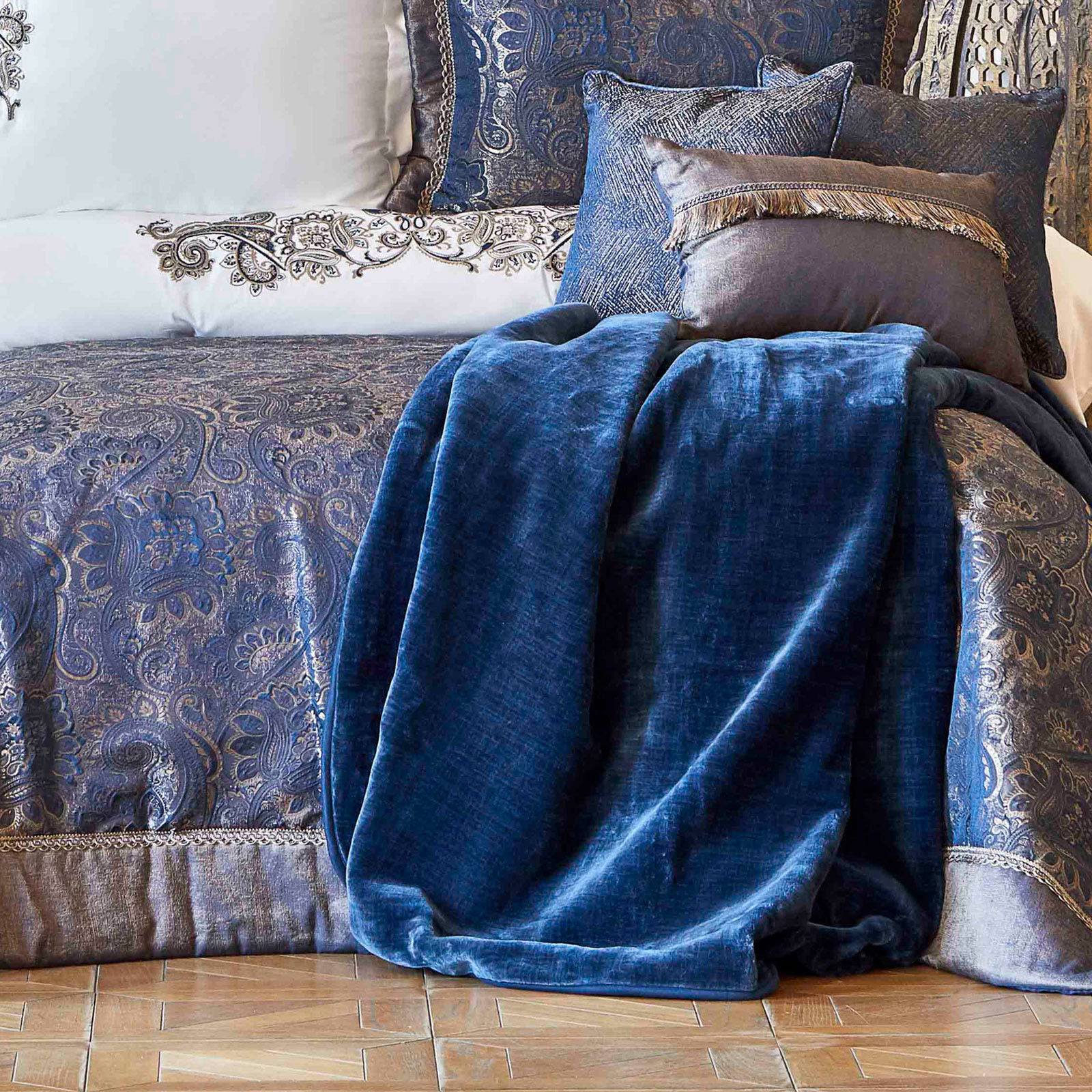 Karaca Home Venita Navy Blue Private Blanket 200.17.01.0178 -  Blankets | بطانية كاراجا هوم فينيتا البحرية الزرقاء الخاصة - ebarza Furniture UAE | Shop Modern Furniture in Abu Dhabi & Dubai - مفروشات ايبازرا في الامارات | تسوق اثاث عصري وديكورات مميزة في دبي وابوظبي