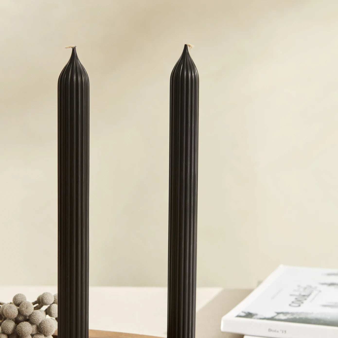 Karaca Home Wave 2-Piece Black Candlestick Candle 300.23.01.0264 -  Candles - ebarza Furniture UAE | Shop Modern Furniture in Abu Dhabi & Dubai - مفروشات ايبازرا في الامارات | تسوق اثاث عصري وديكورات مميزة في دبي وابوظبي