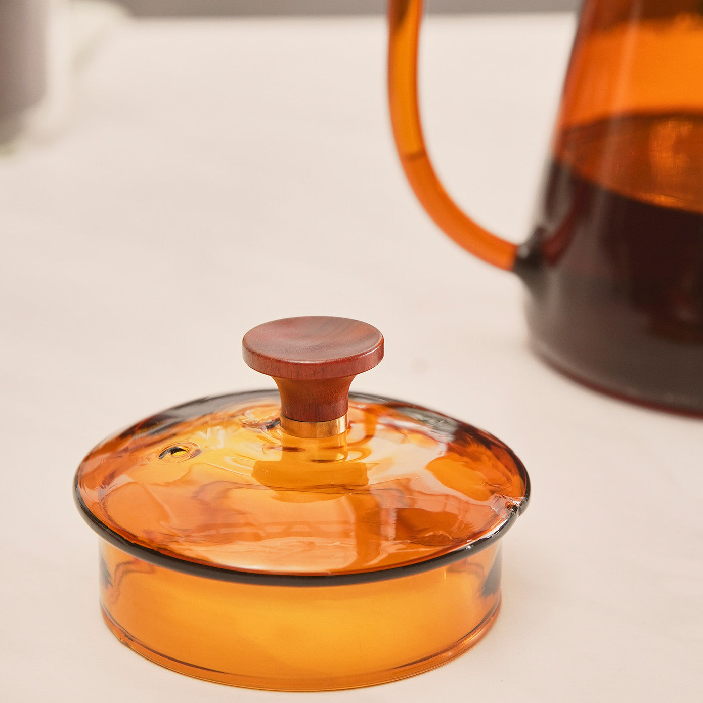 Karaca Martina Borosilicate Glass Coffee Kettle Orange 600 ml 153.03.08.4871 -  Coffee and Tea Pots - ebarza Furniture UAE | Shop Modern Furniture in Abu Dhabi & Dubai - مفروشات ايبازرا في الامارات | تسوق اثاث عصري وديكورات مميزة في دبي وابوظبي