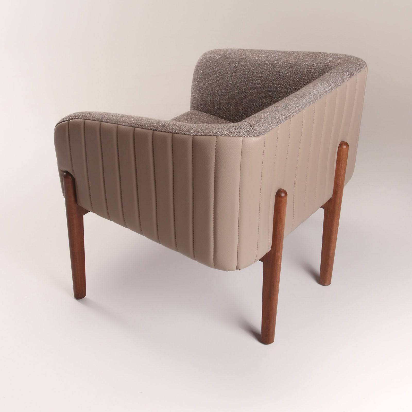 Kenn Lounge Chair  Ken-W-Grey -  Lounge Chairs | كرسي صالة كين - ebarza Furniture UAE | Shop Modern Furniture in Abu Dhabi & Dubai - مفروشات ايبازرا في الامارات | تسوق اثاث عصري وديكورات مميزة في دبي وابوظبي