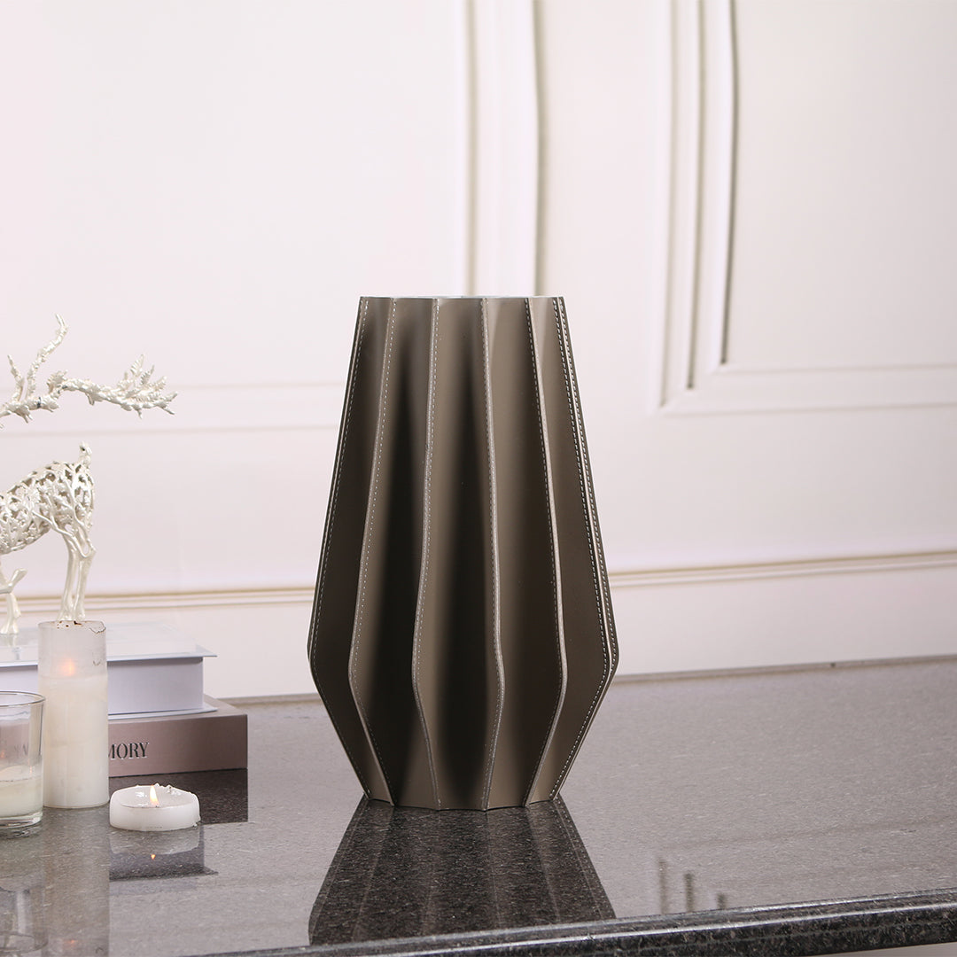 Leather Vase-Dry & Fresh-L by BEACON, showcasing a stylish leather vase with a sleek design suitable for dry or fresh floral arrangements.