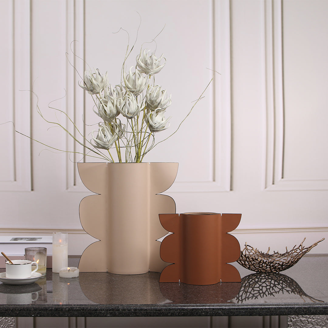 Leather Vase-Dry & Fresh-L by BEACON, stylish vase with leather texture designed for decorative floral arrangements.