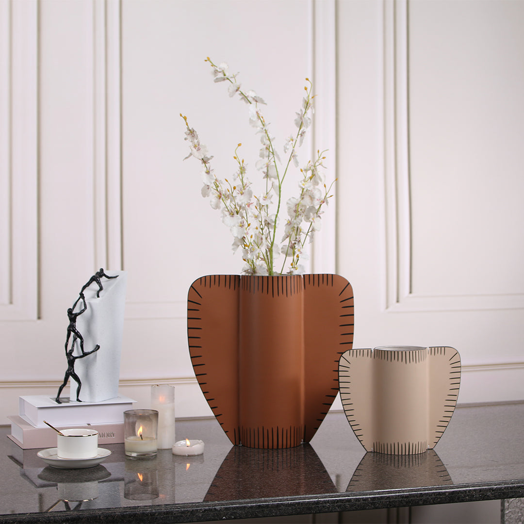 Leather vase by BEACON with a sleek, modern design suitable for dry or fresh flowers, model KB3007CS.