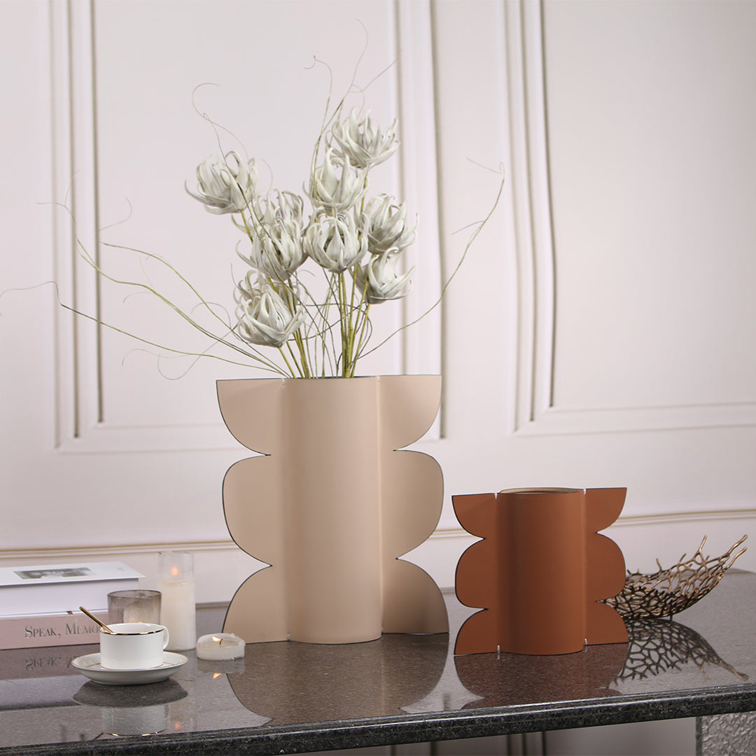 Leather Vase-Dry & Fresh BEACON vase with textured leather surface and elegant design, suitable for dry or fresh floral arrangements.