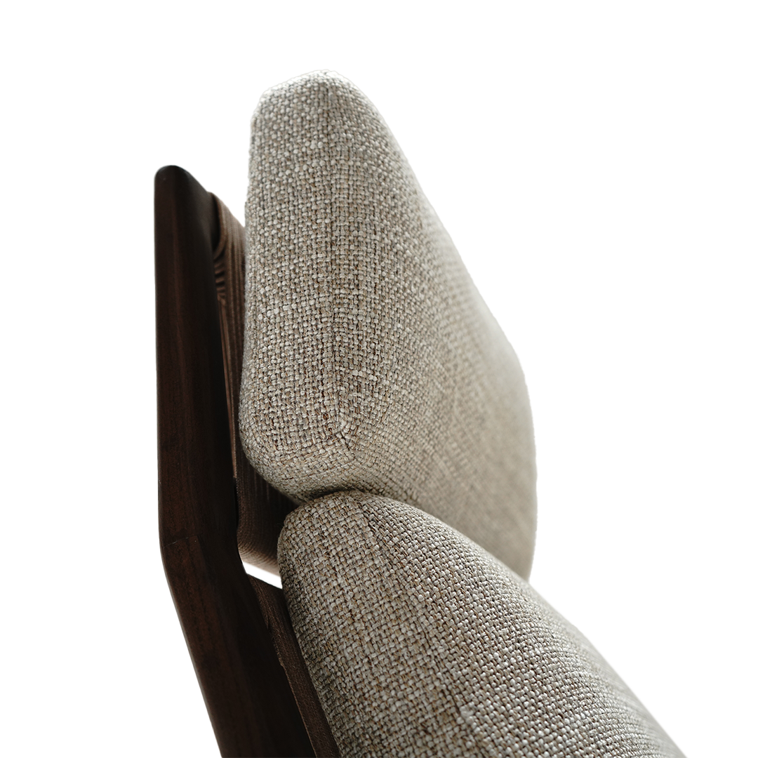 Modern HOMAGE KOLTUK Lema Lounge Chair Lema006 with sleek design and cushioned seat, perfect for living room relaxation.