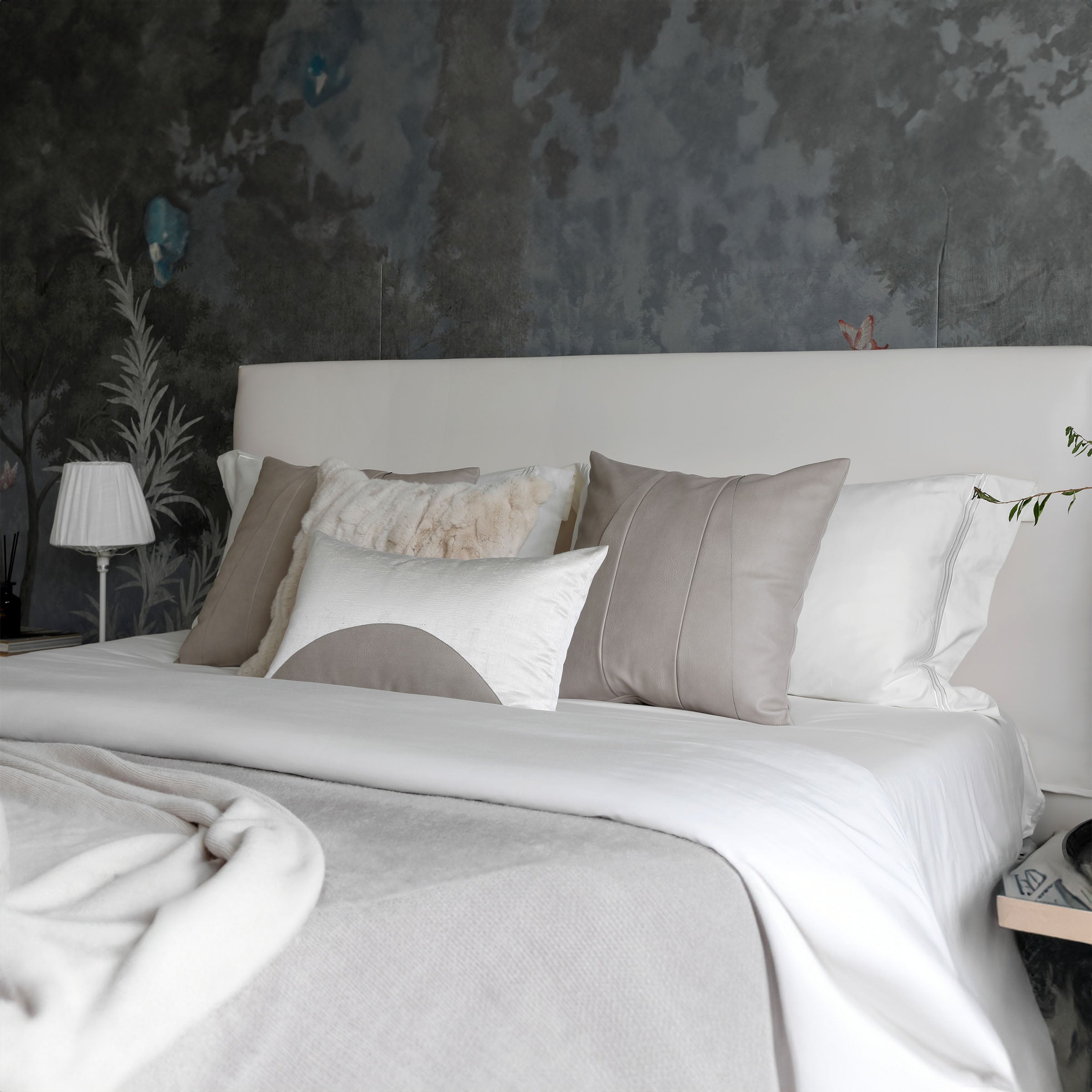 BEACON Leonardo full bedding set featuring a stylish, comfortable bedspread and matching pillowcases in a modern design.