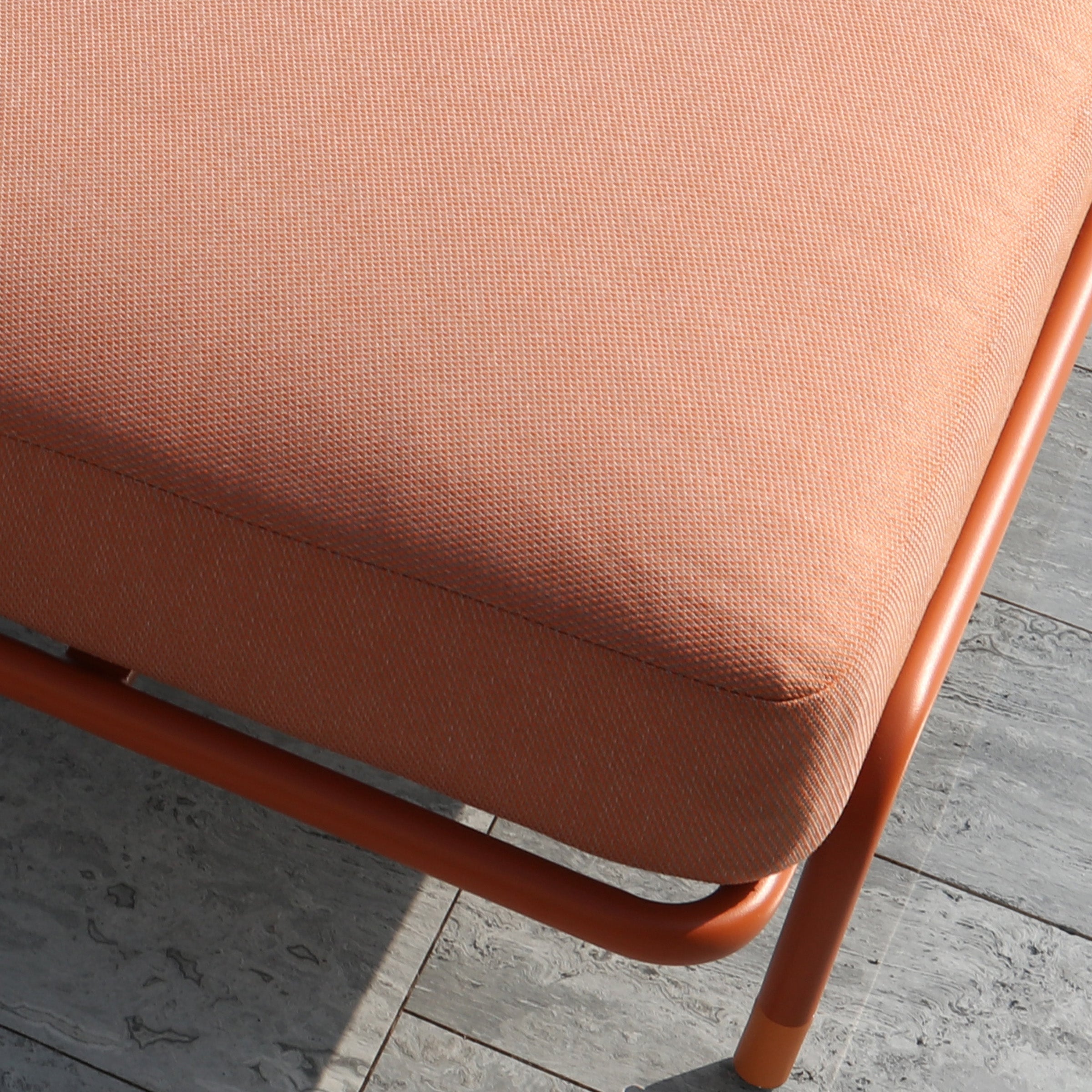 BEACON Mantis Outdoor Relax Sunbed MXY-MLC01, a comfortable outdoor chair with a sleek design for relaxing outdoors.