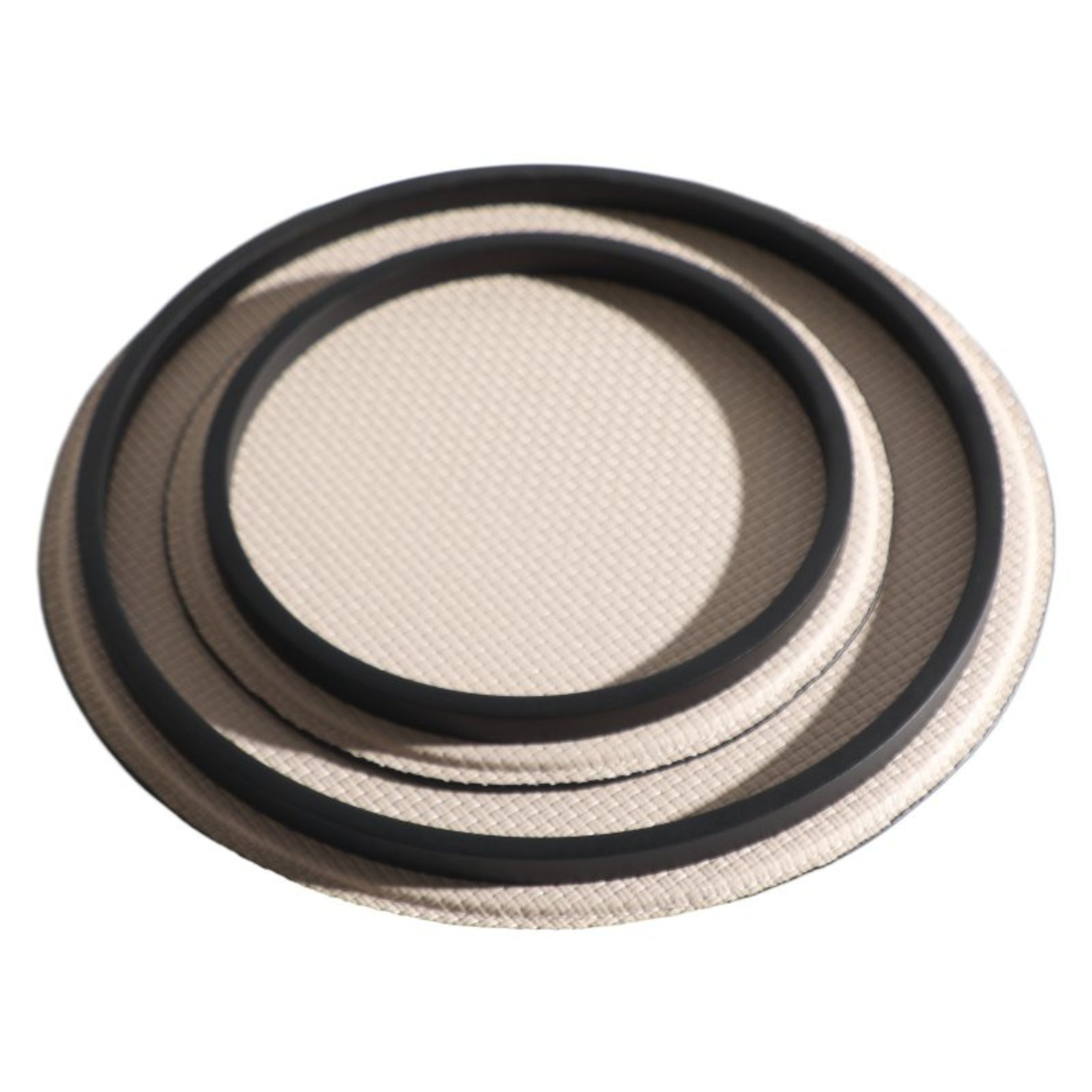 Beacon MIILK White Round Tray DT200744AL, smooth ceramic surface, ideal for serving, with a clean, modern design.
