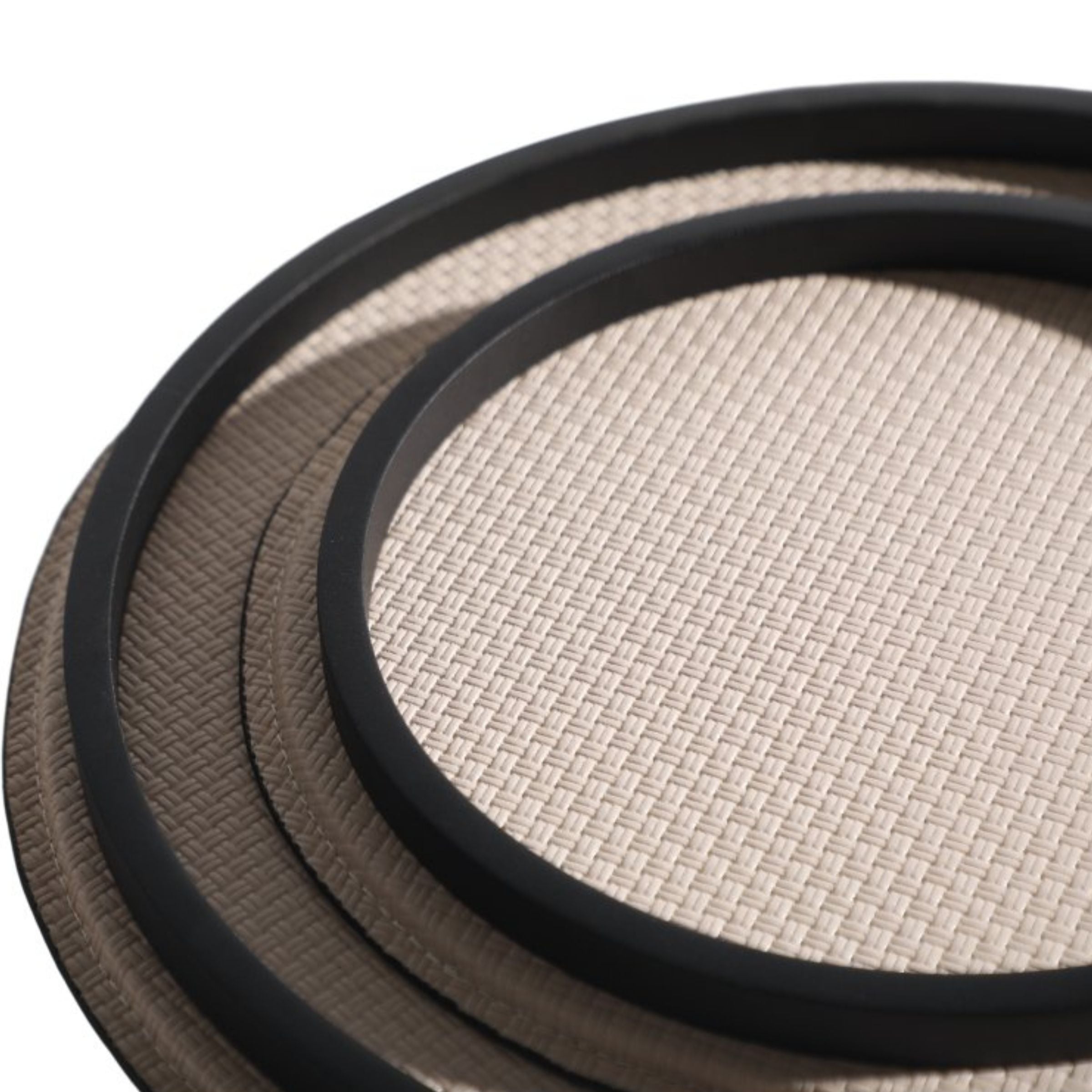 MIILK WHITE ROUND TRAY DT200744AL -  Trays - ebarza Furniture UAE | Shop Modern Furniture in Abu Dhabi & Dubai - مفروشات ايبازرا في الامارات | تسوق اثاث عصري وديكورات مميزة في دبي وابوظبي